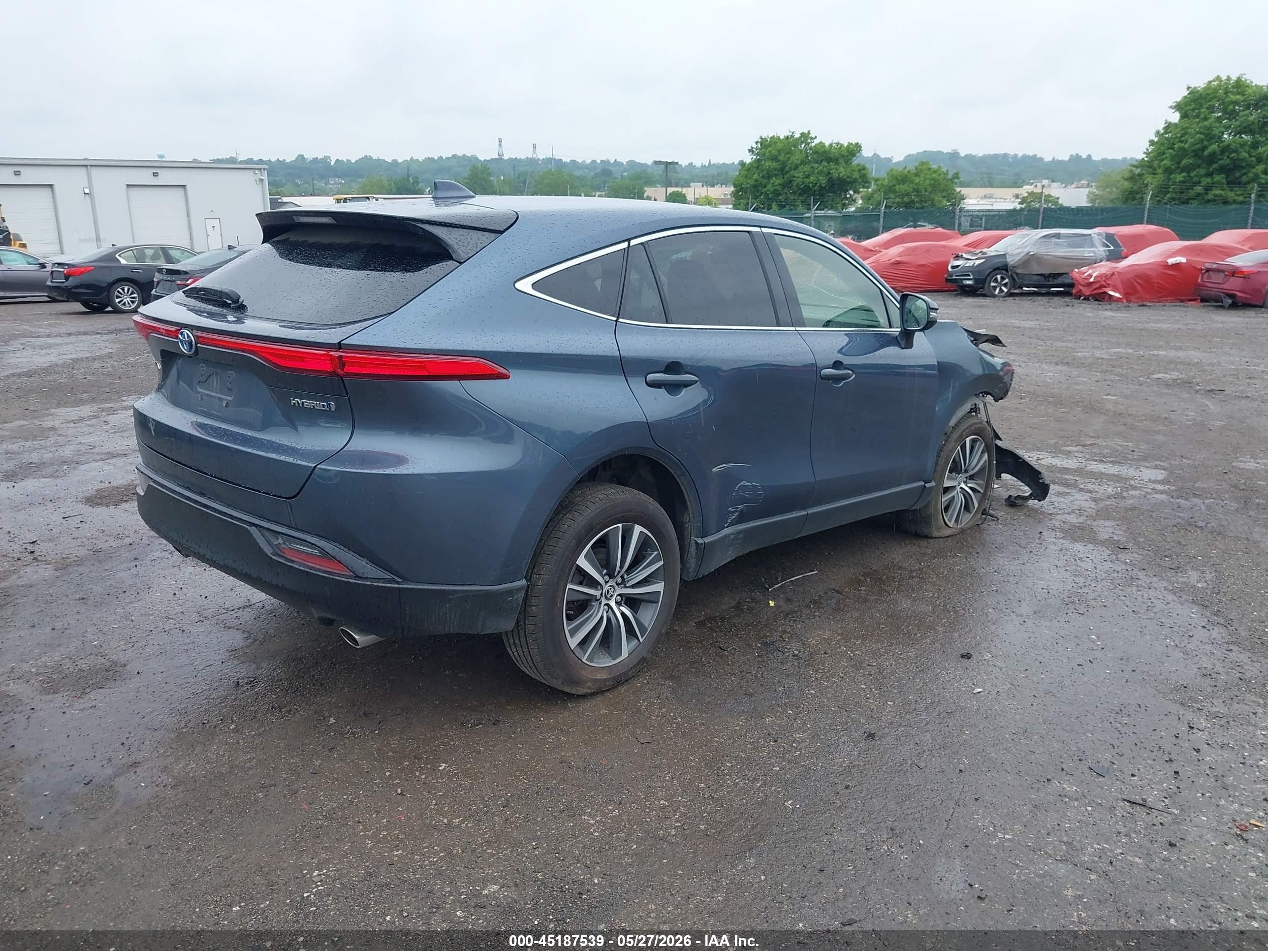 2022 Toyota Venza Le Gray vin: JTEAAAAH2NJ111707