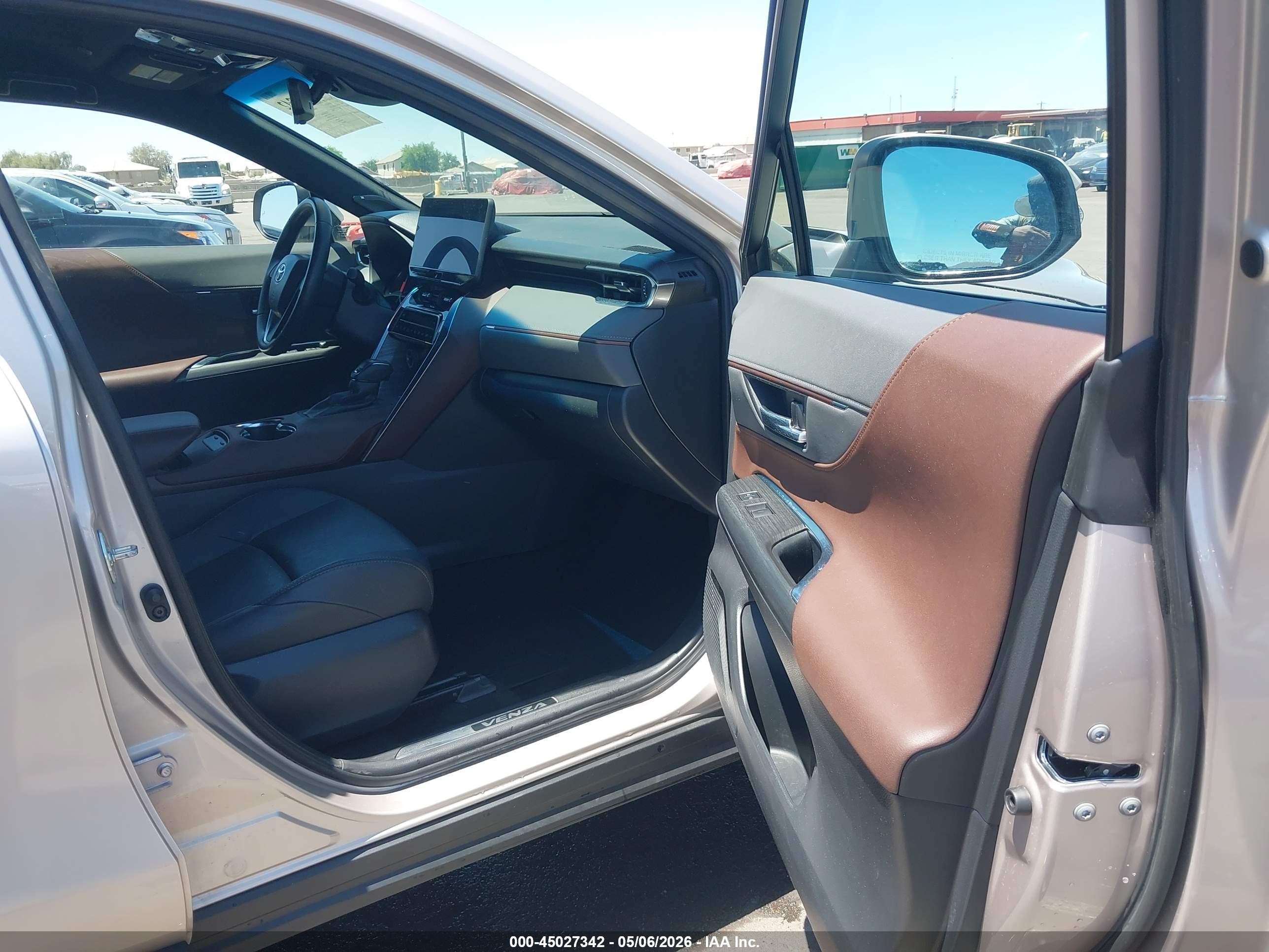 2023 Toyota Venza Xle Бежевый vin: JTEAAAAH3PJ127269