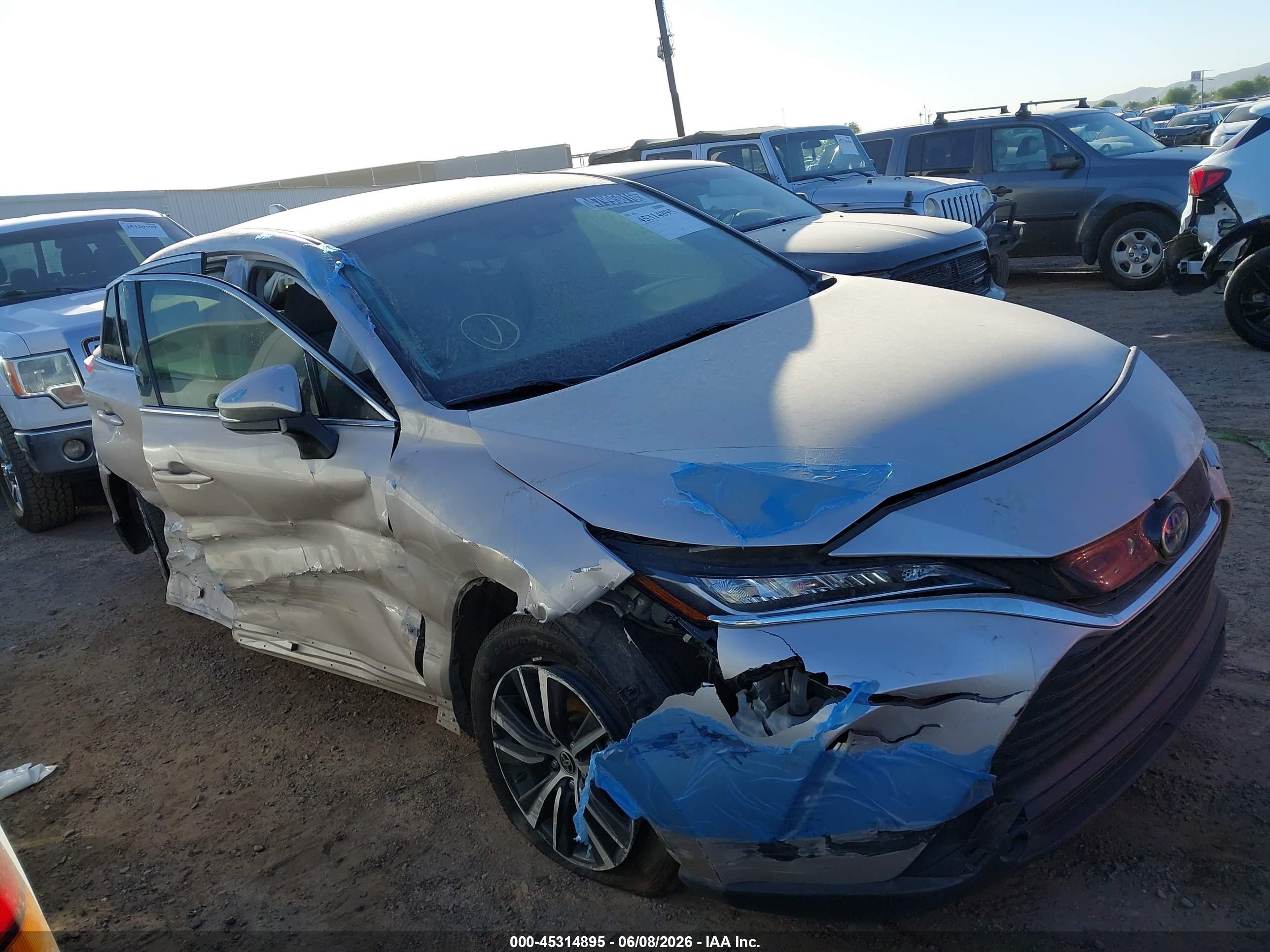 2021 Toyota Venza Le Серебряный vin: JTEAAAAH4MJ052917