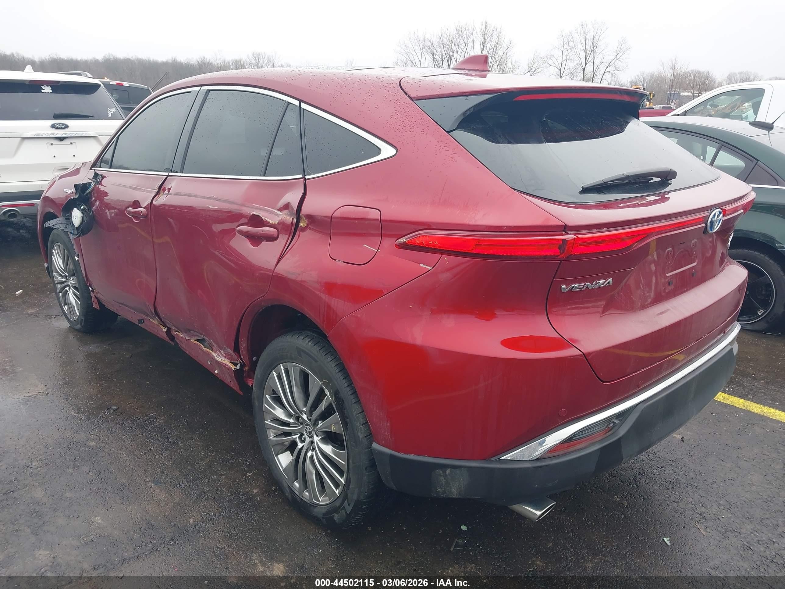 2021 Toyota Venza Limited Red vin: JTEAAAAH4MJ066445