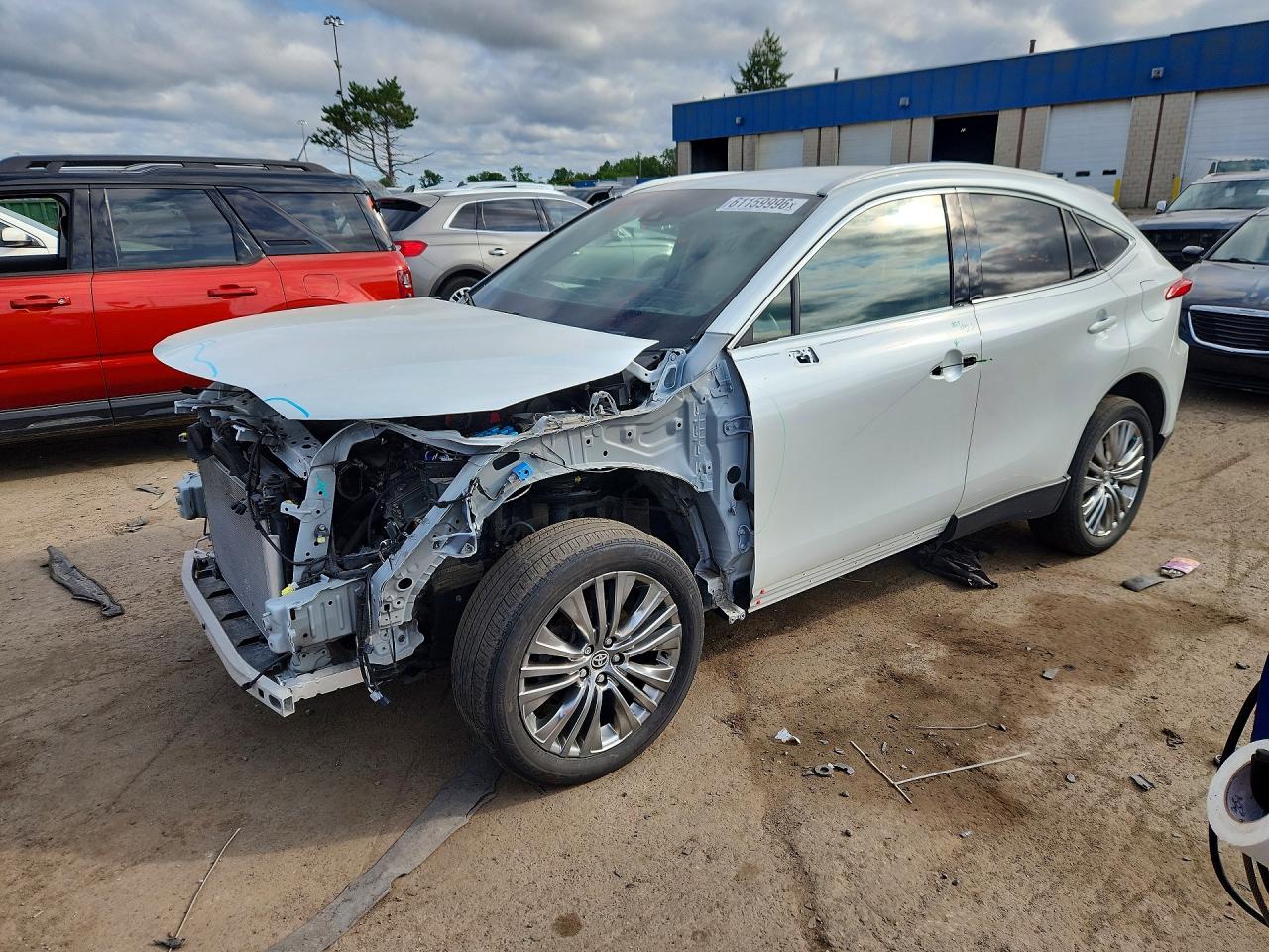 2024 Toyota Venza Xle White vin: JTEAAAAH7RJ172279