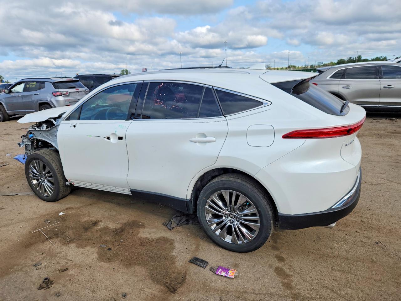 2024 Toyota Venza Xle White vin: JTEAAAAH7RJ172279