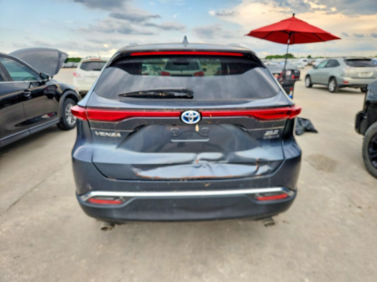 2021 Toyota Venza Xle Gray vin: JTEAAAAH8MJ025574