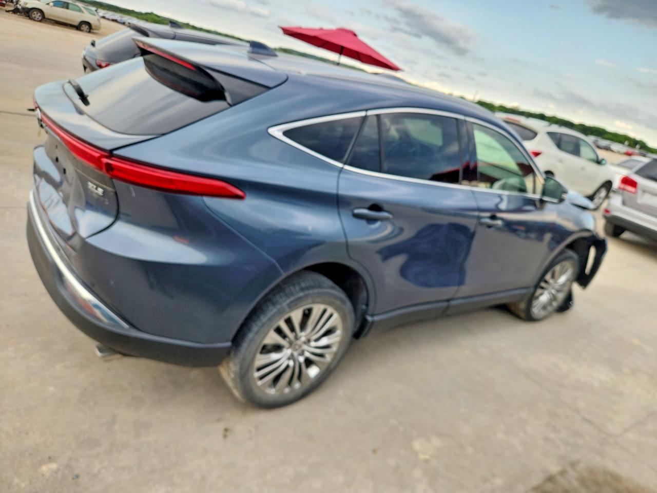 2021 Toyota Venza Xle Gray vin: JTEAAAAH8MJ025574