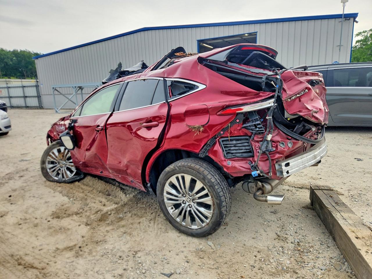 2021 Toyota Venza Limited Red vin: JTEAAAAH8MJ034839