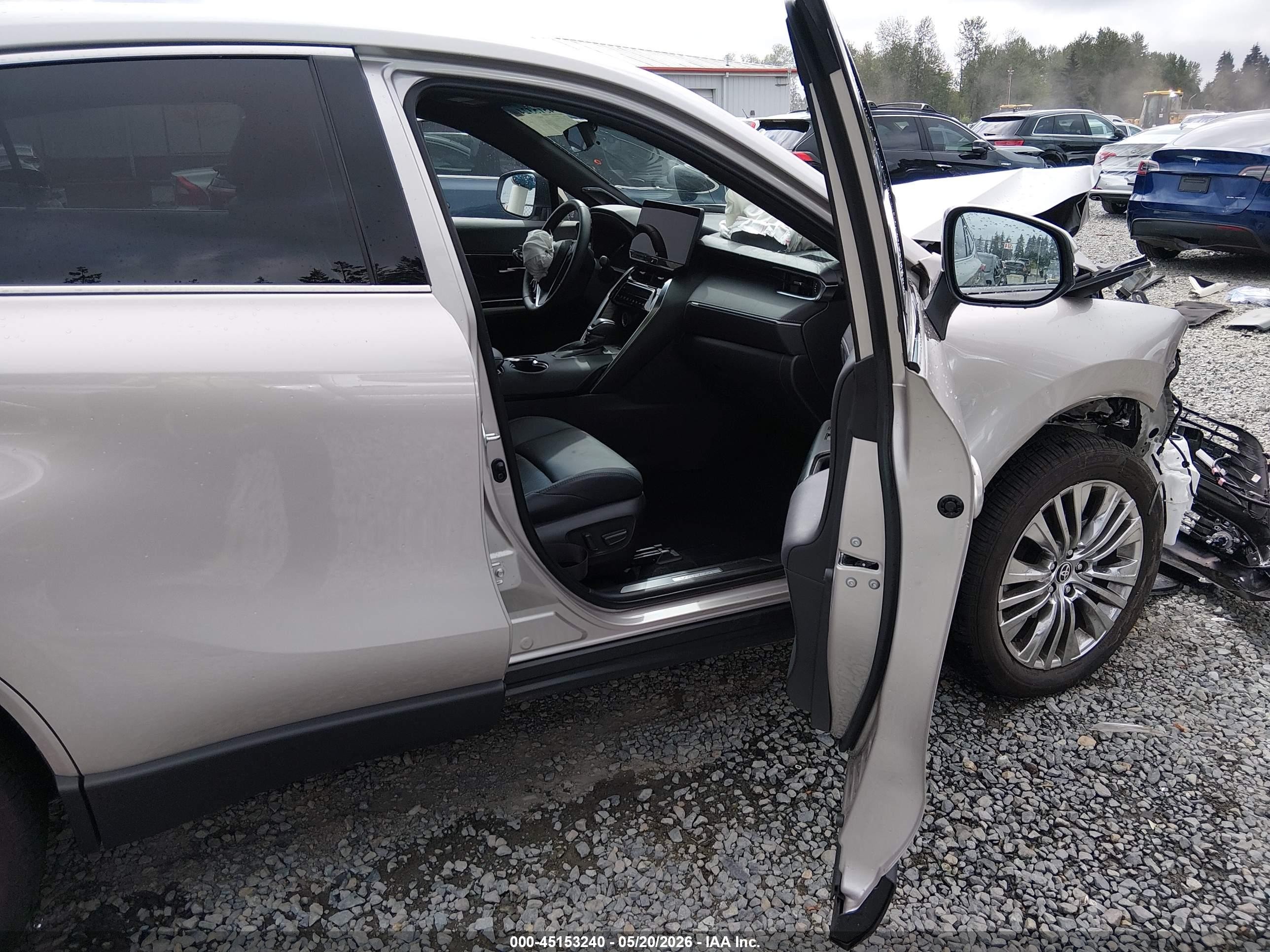 2024 Toyota Venza Limited Серебряный vin: JTEAAAAH8RJ183467