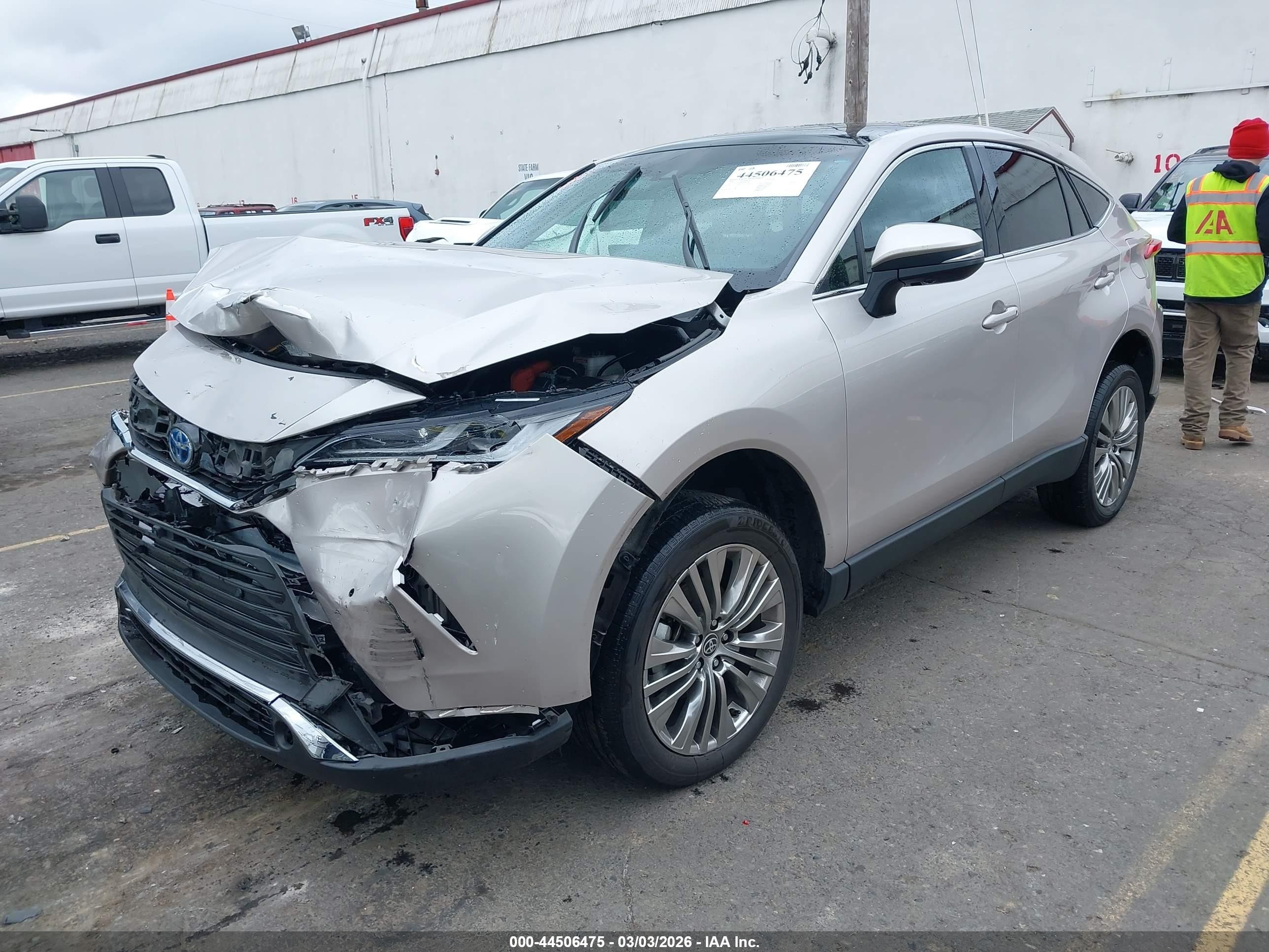 2024 Toyota Venza Limited Gold vin: JTEAAAAH8RJ185784