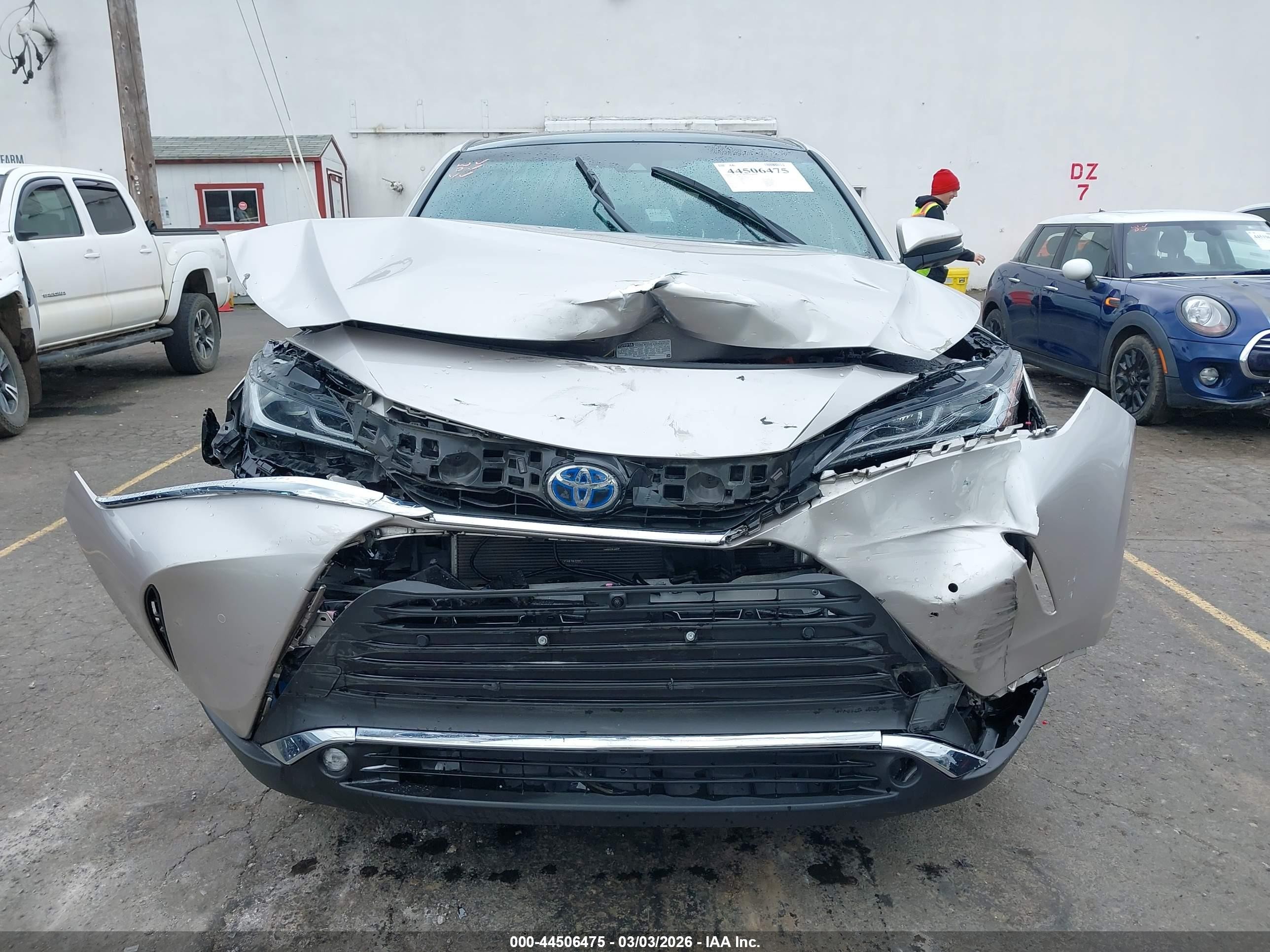 2024 Toyota Venza Limited Gold vin: JTEAAAAH8RJ185784