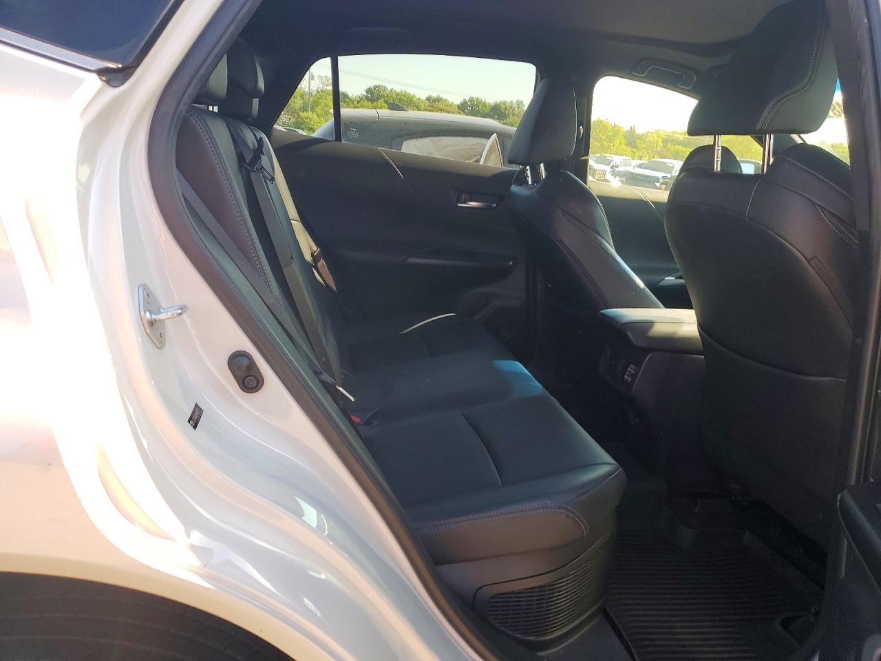 2021 Toyota Venza Limited White vin: JTEAAAAH9MJ014213