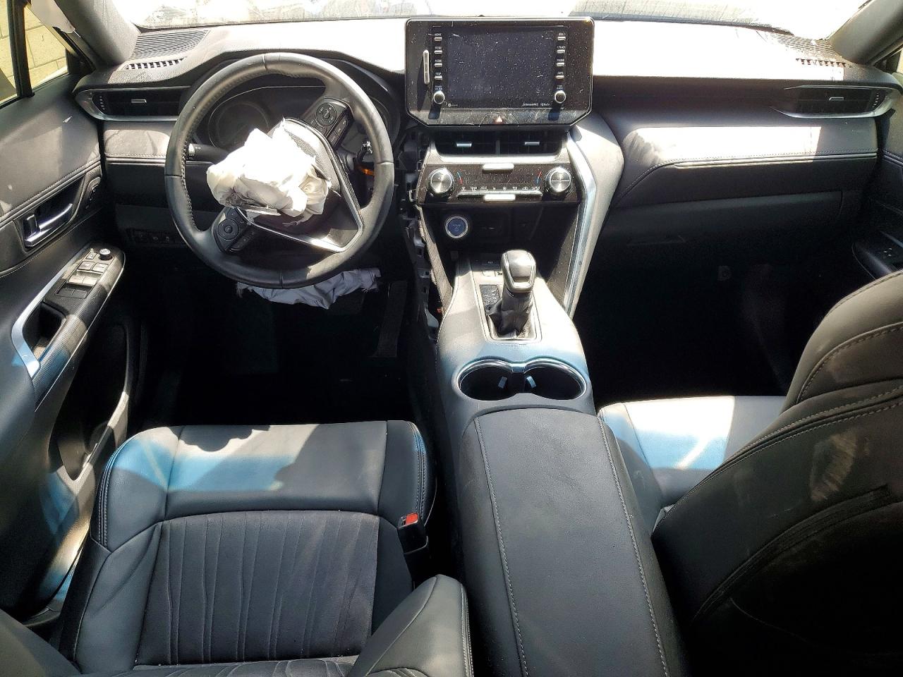 2021 Toyota Venza Xle Серебряный vin: JTEAAAAH9MJ076985