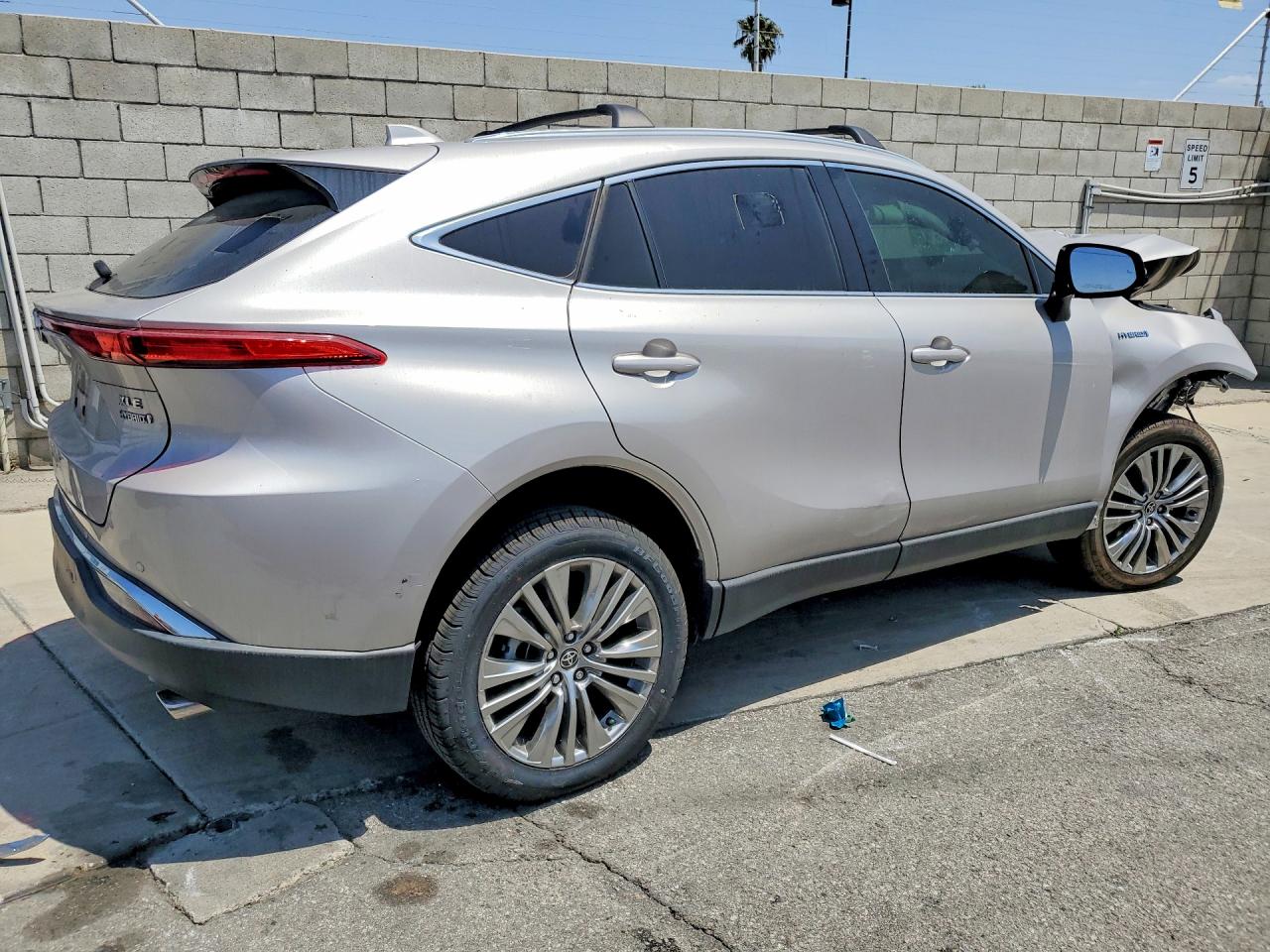 2021 Toyota Venza Xle Серебряный vin: JTEAAAAH9MJ076985