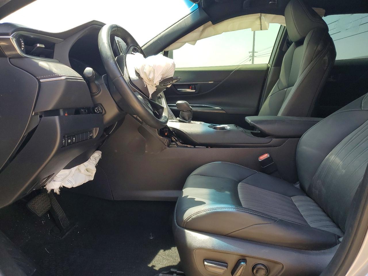 2021 Toyota Venza Xle Серебряный vin: JTEAAAAH9MJ076985