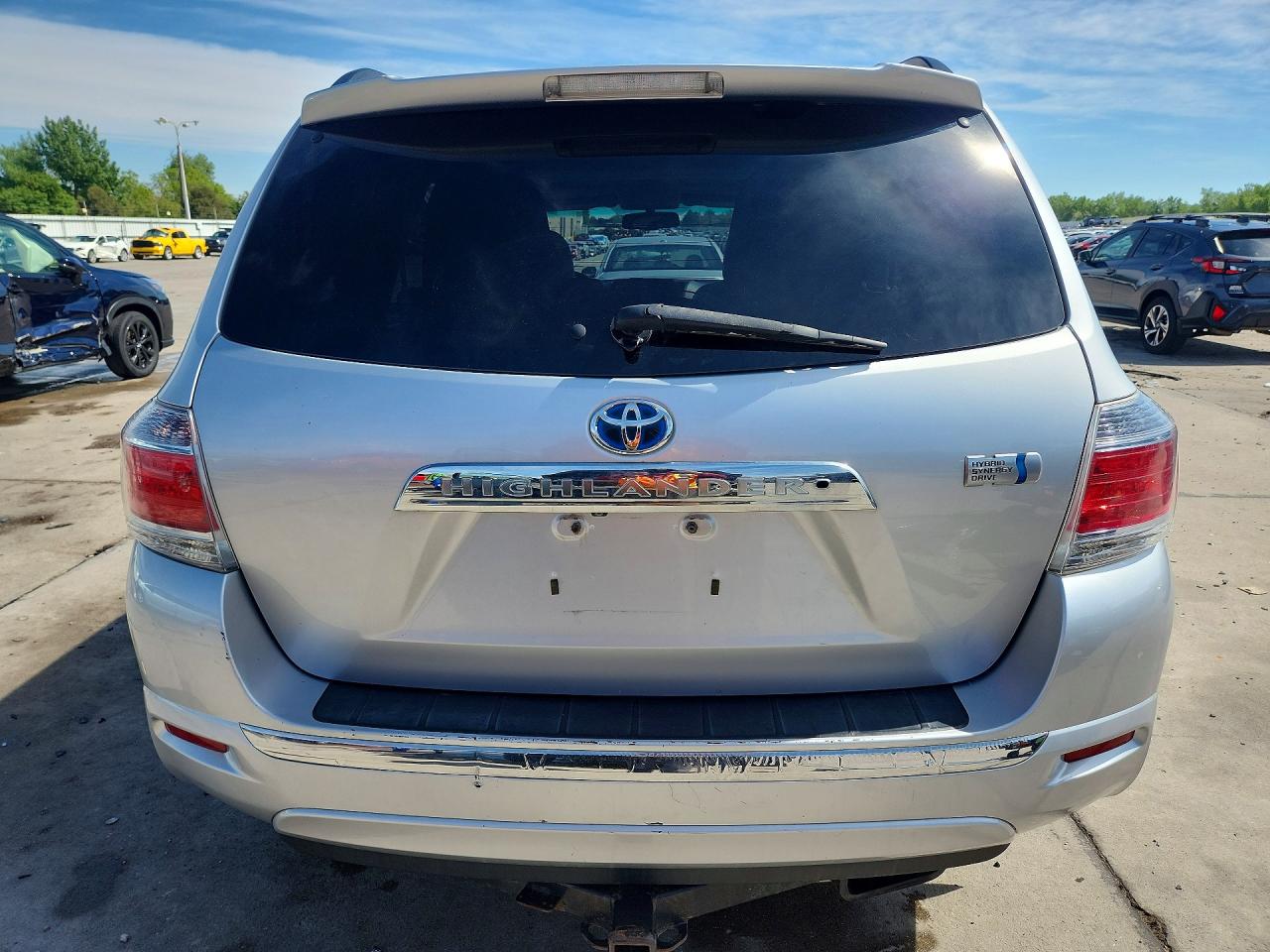 2011 Toyota Highlander Hybrid Silver vin: JTEBC3EH2B2002352