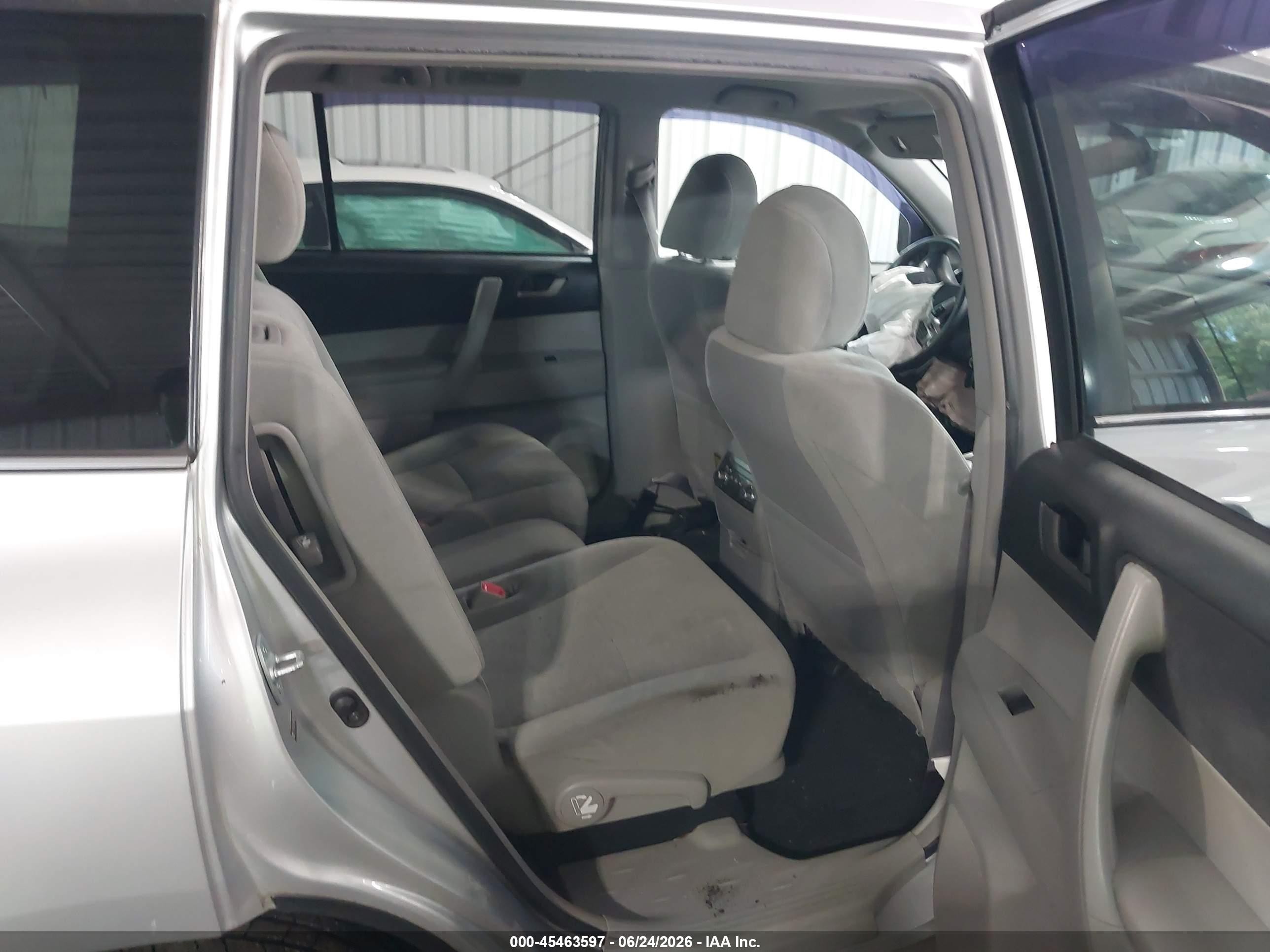 2011 Toyota Highlander Hybrid Base V6 Gray vin: JTEBC3EH3B2000383
