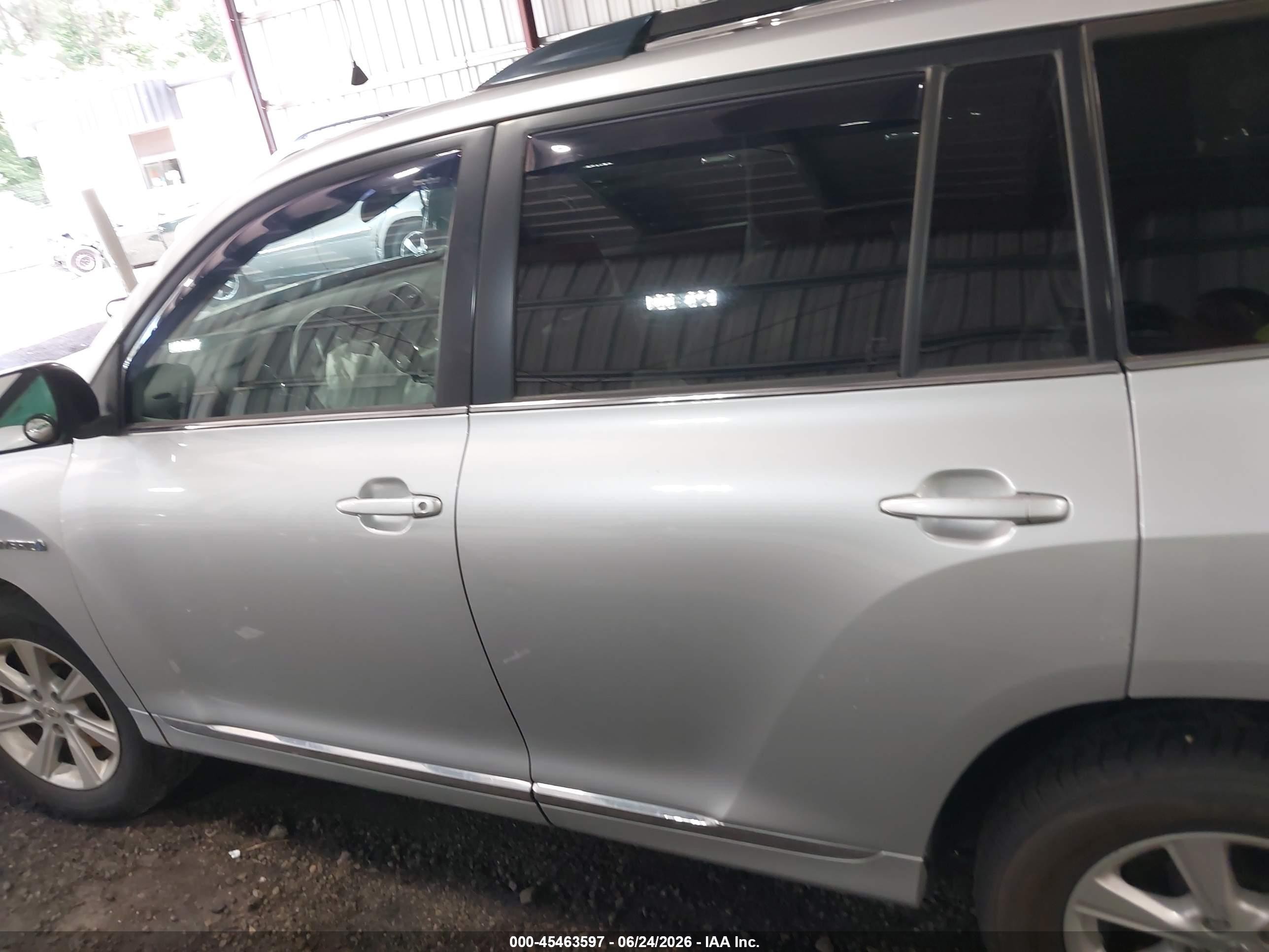 2011 Toyota Highlander Hybrid Base V6 Gray vin: JTEBC3EH3B2000383