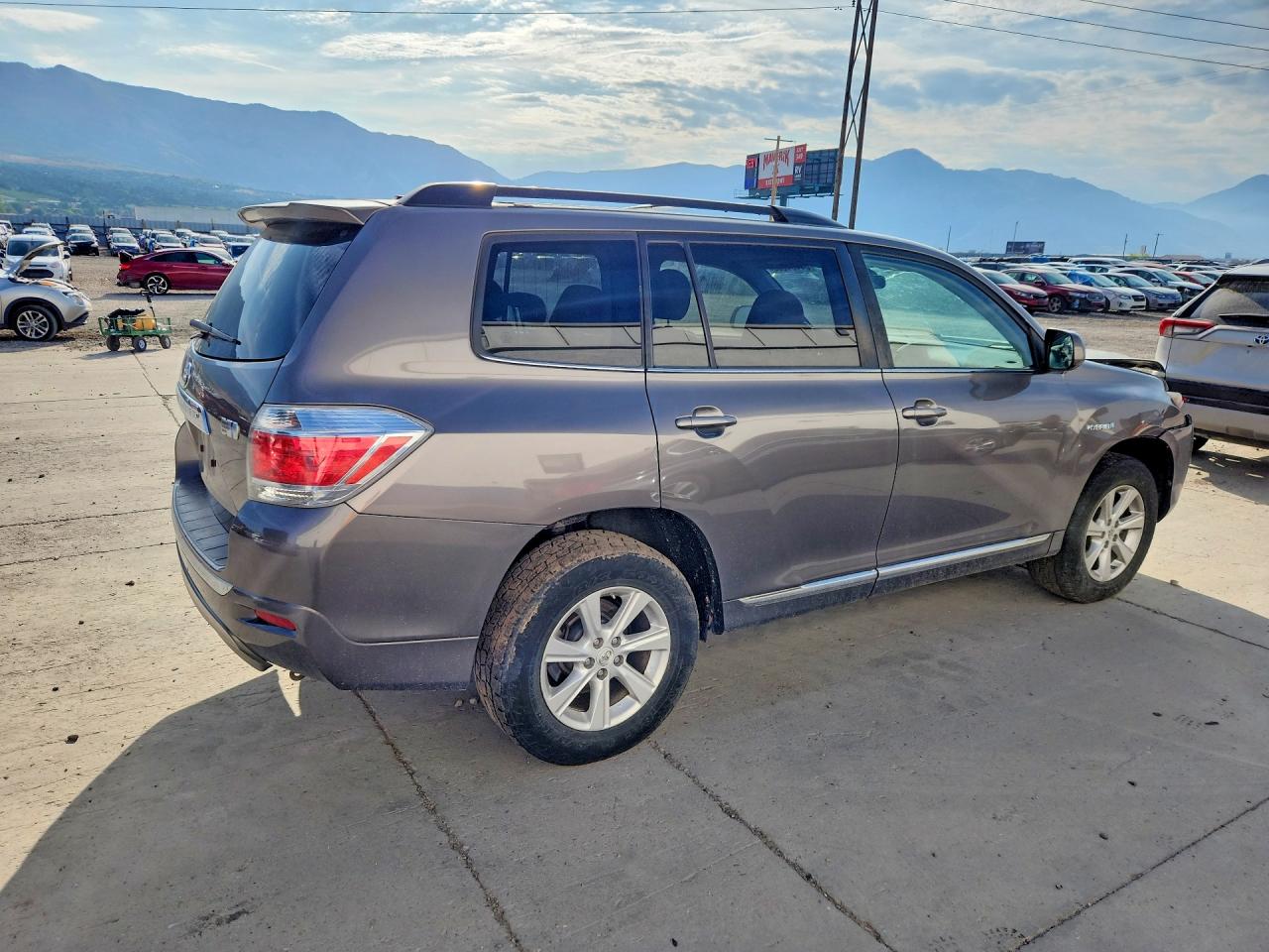 2013 Toyota Highlander Hybrid Gray vin: JTEBC3EH3D2013119