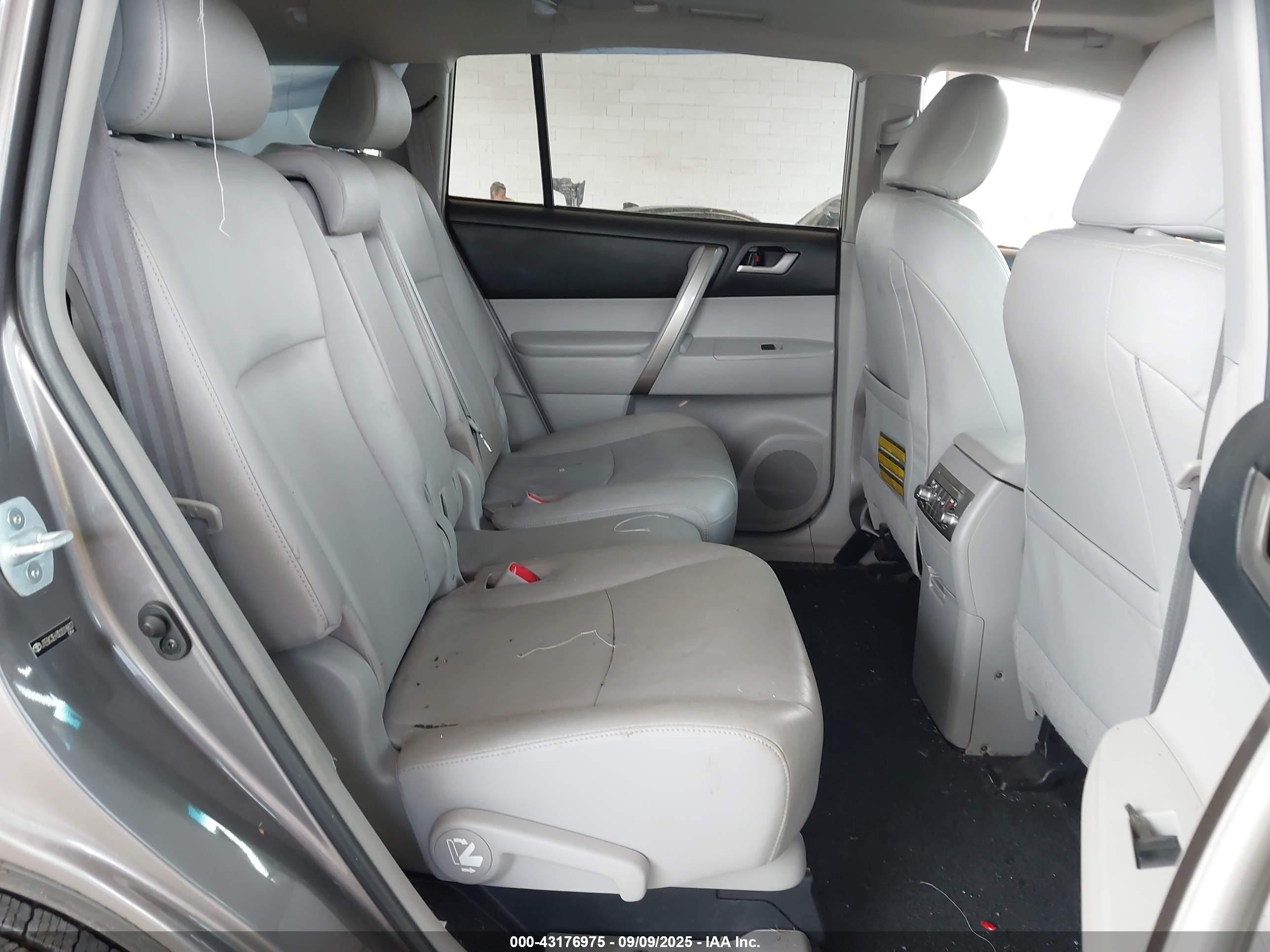 2013 Toyota Highlander Hybrid Base V6 Gray vin: JTEBC3EH3D2018837