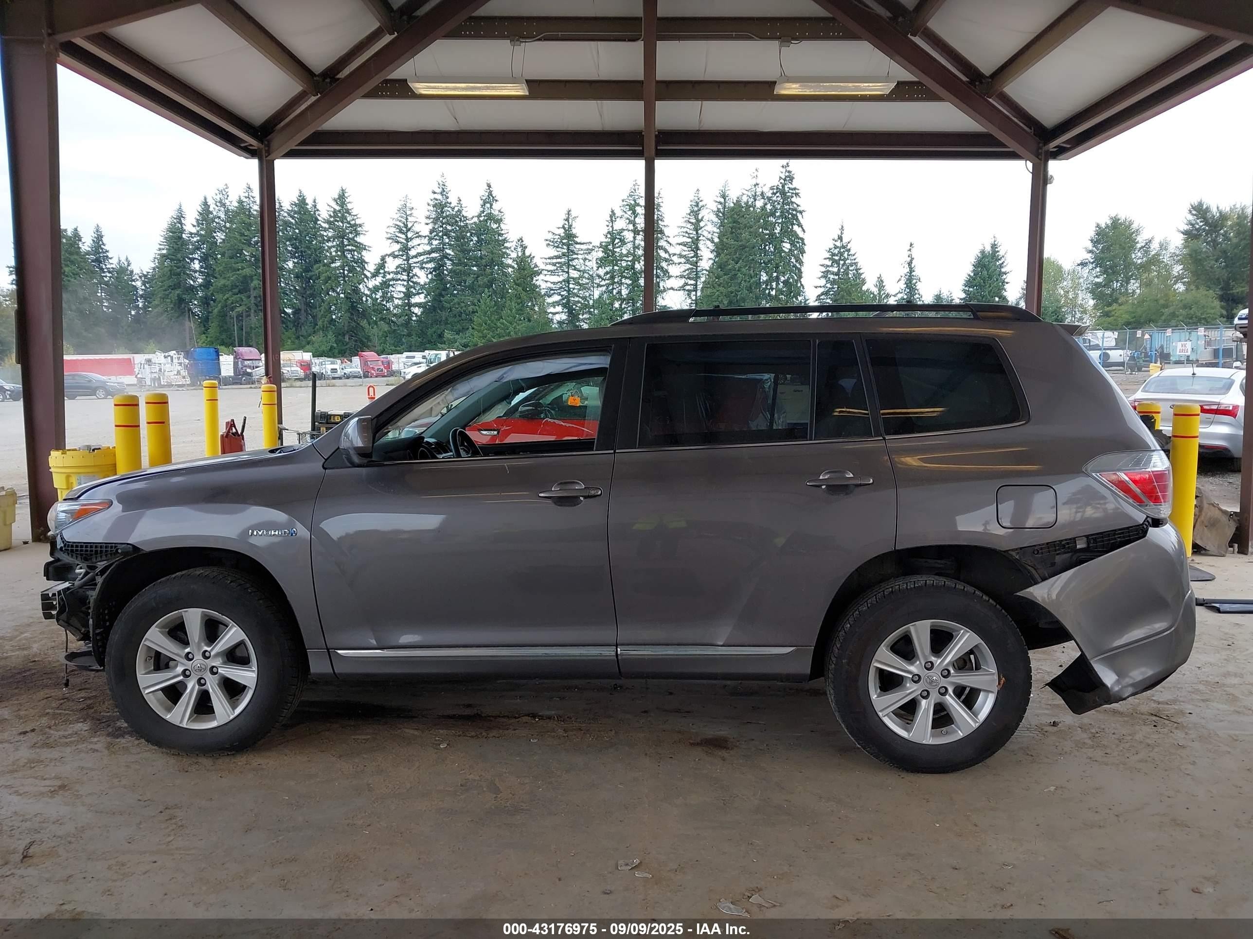 2013 Toyota Highlander Hybrid Base V6 Gray vin: JTEBC3EH3D2018837