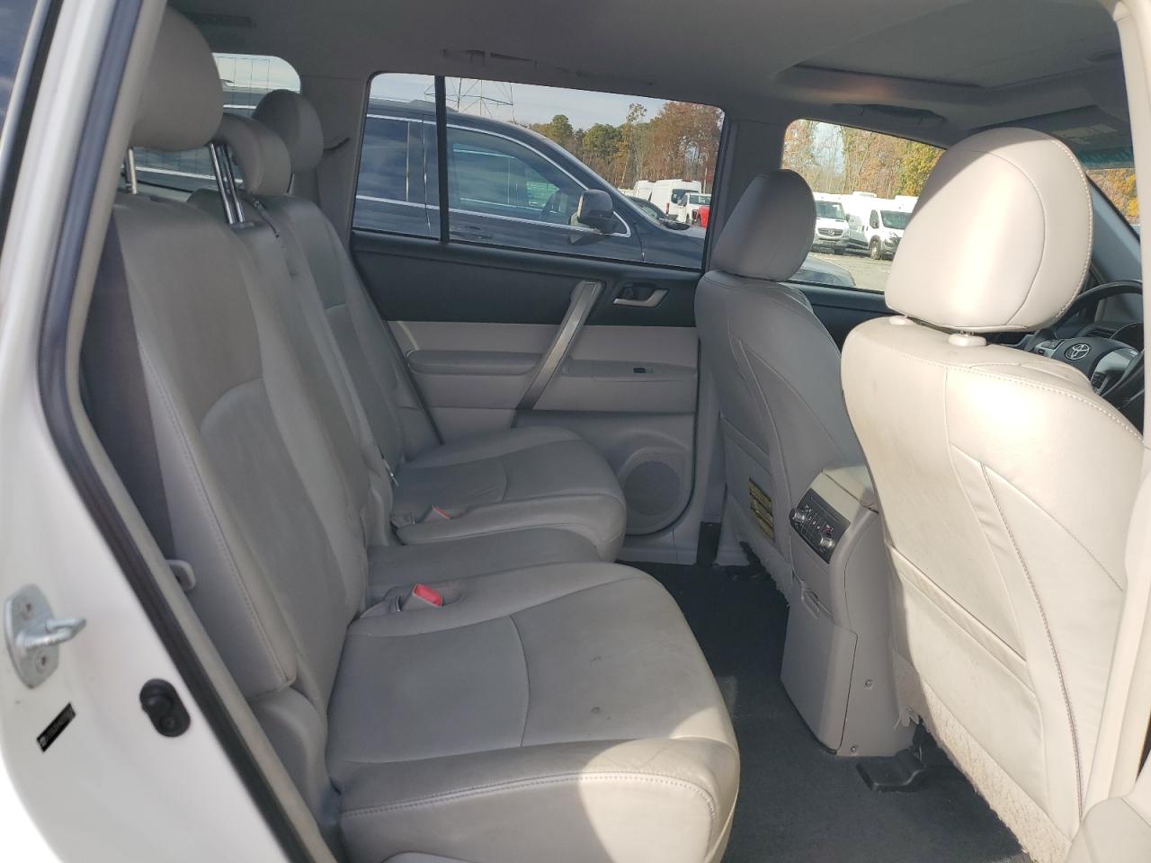 2013 Toyota Highlander Hybrid White vin: JTEBC3EH4D2016238