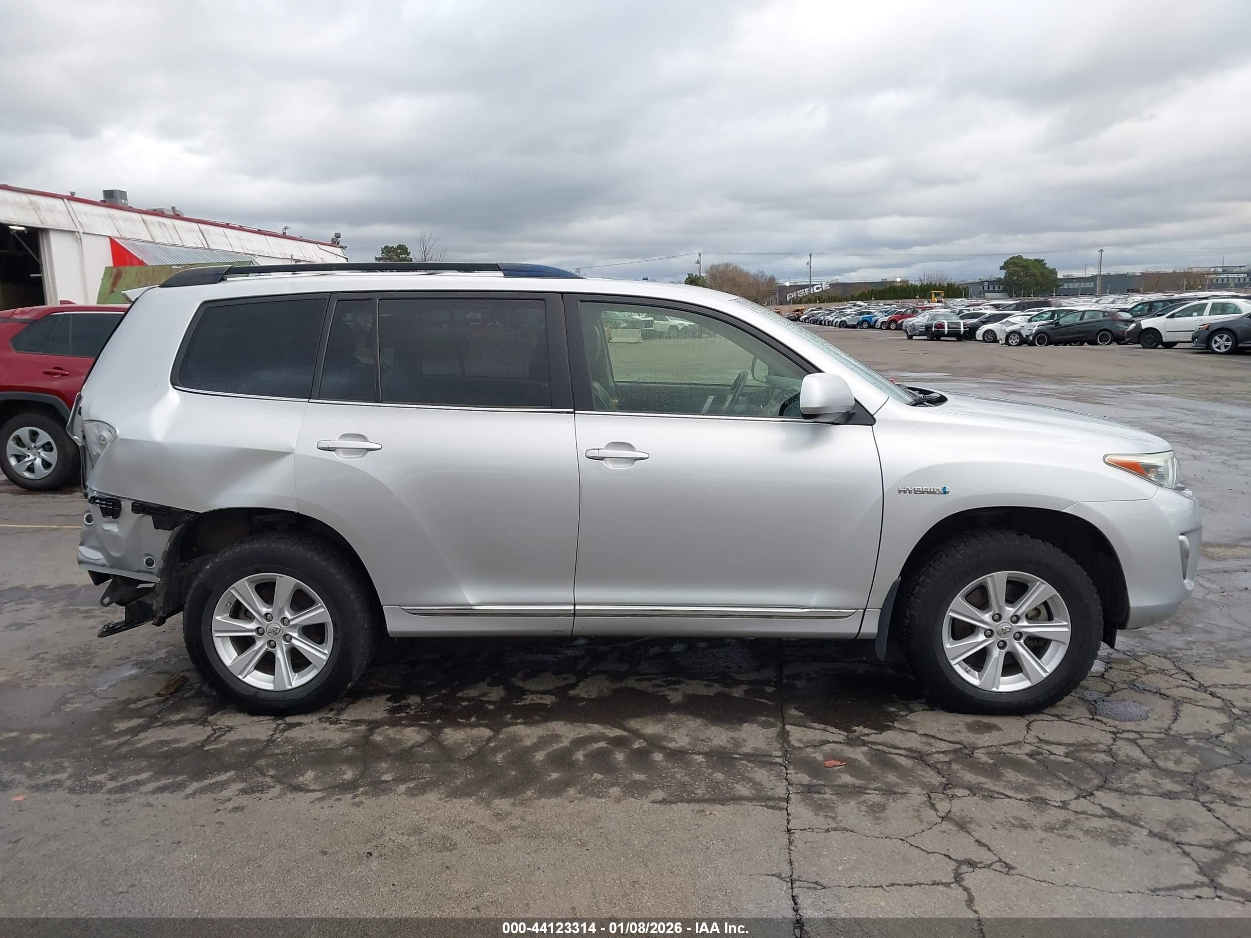 2013 Toyota Highlander Hybrid Base V6 Silver vin: JTEBC3EH4D2017311