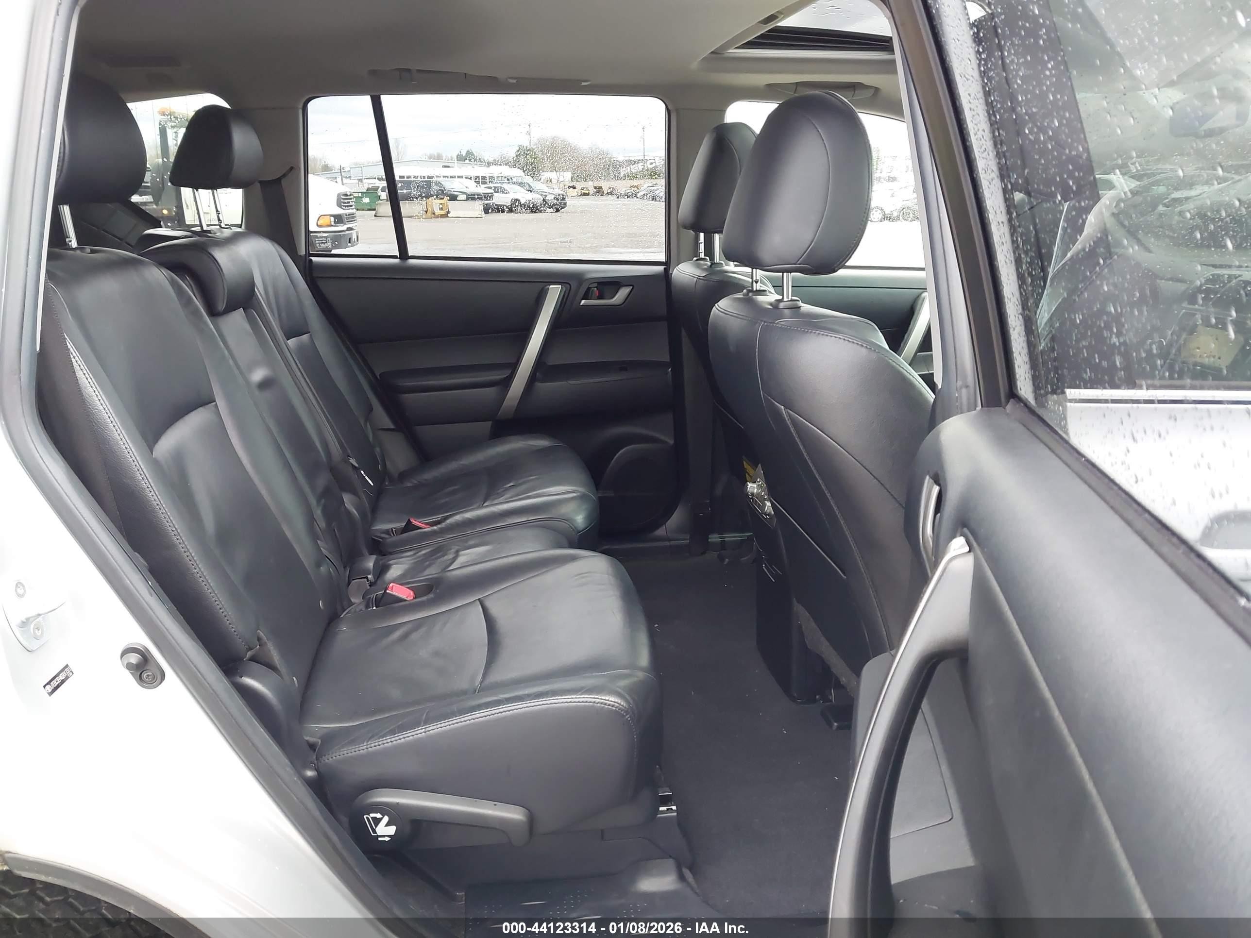2013 Toyota Highlander Hybrid Base V6 Silver vin: JTEBC3EH4D2017311