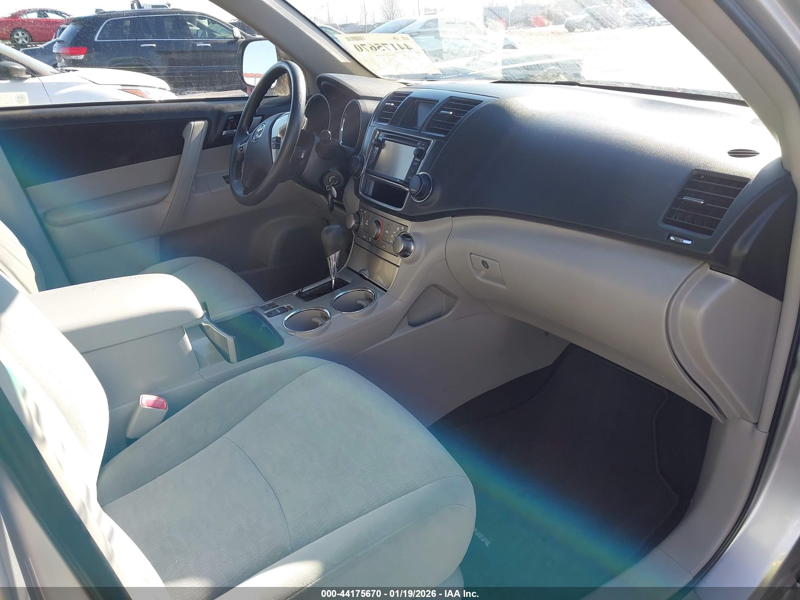 2013 Toyota Highlander Hybrid Base V6 Silver vin: JTEBC3EH4D2017597