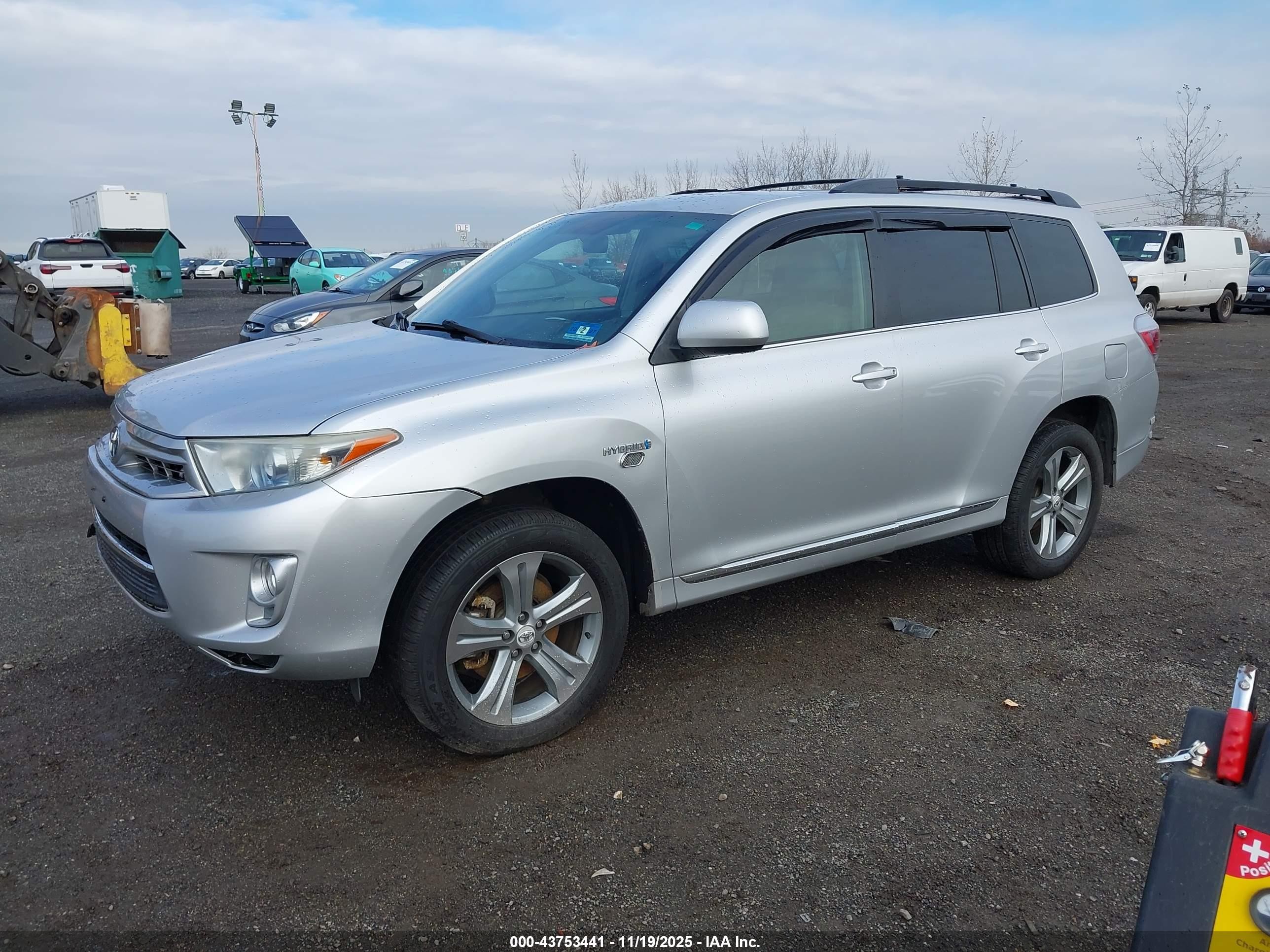 2011 Toyota Highlander Hybrid Base V6 Silver vin: JTEBC3EH5B2002376