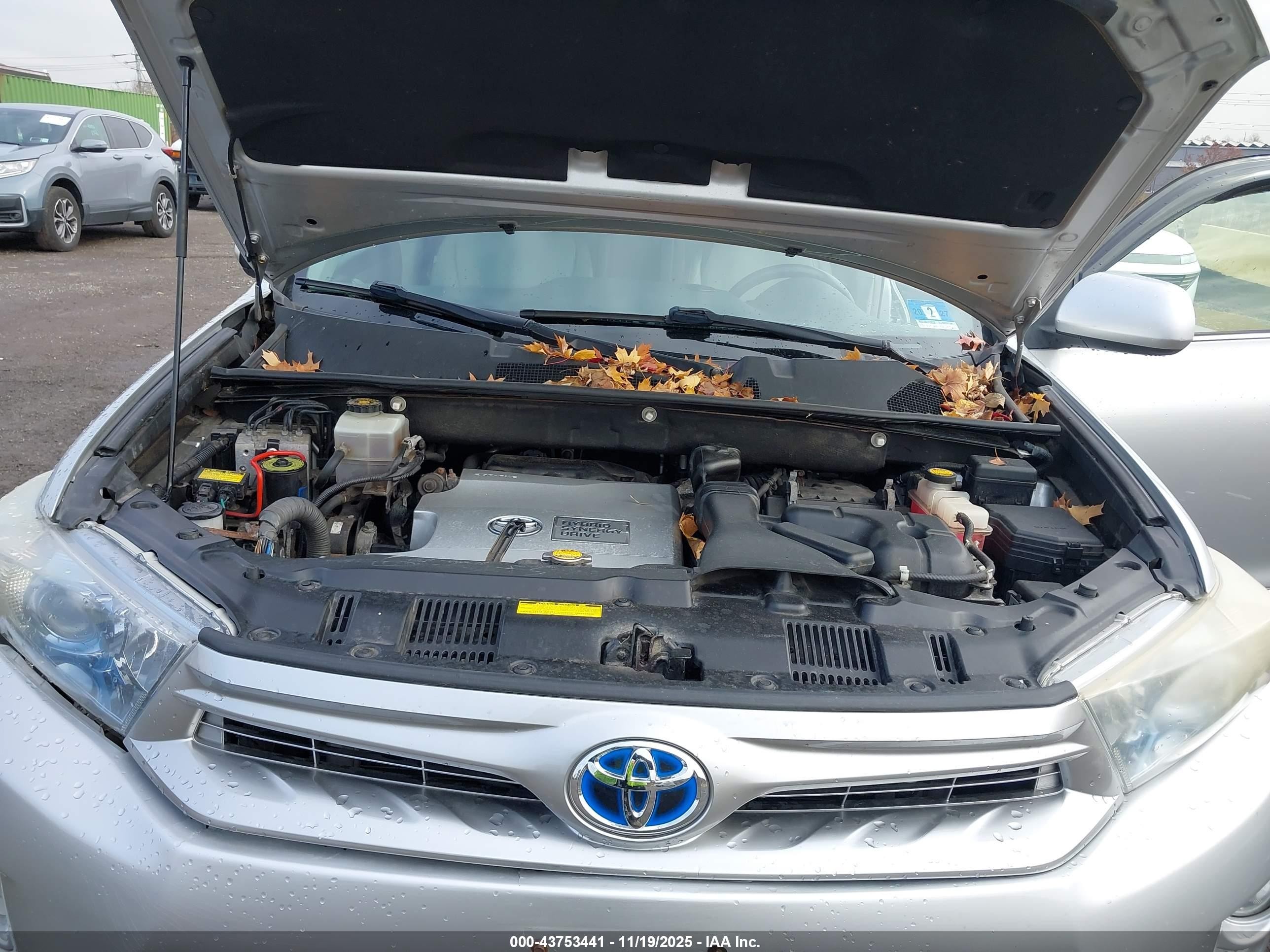 2011 Toyota Highlander Hybrid Base V6 Silver vin: JTEBC3EH5B2002376