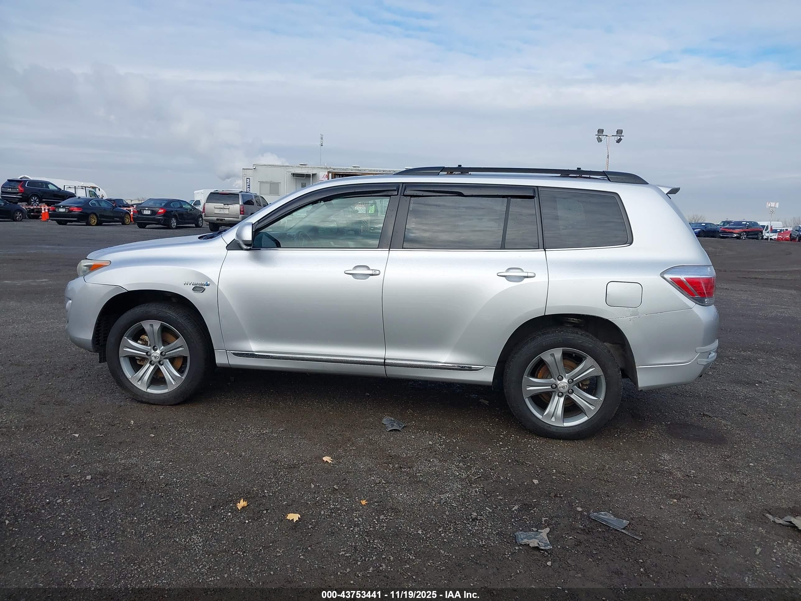 2011 Toyota Highlander Hybrid Base V6 Silver vin: JTEBC3EH5B2002376