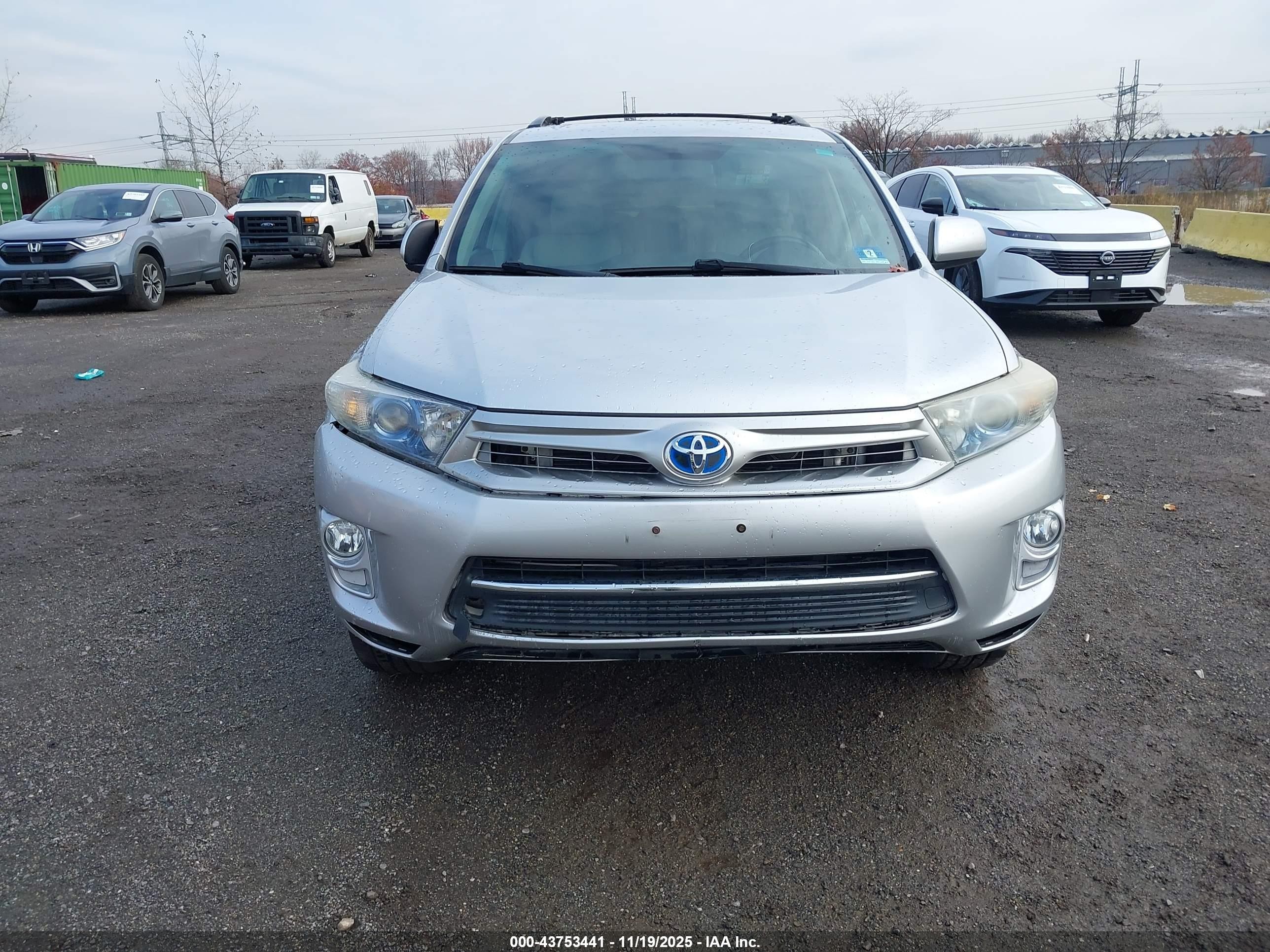 2011 Toyota Highlander Hybrid Base V6 Silver vin: JTEBC3EH5B2002376