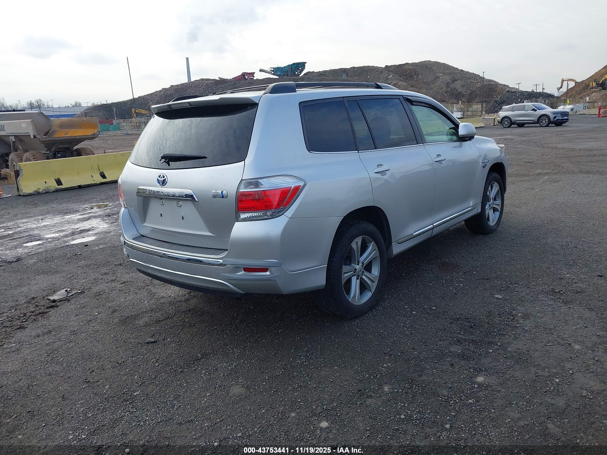 2011 Toyota Highlander Hybrid Base V6 Silver vin: JTEBC3EH5B2002376