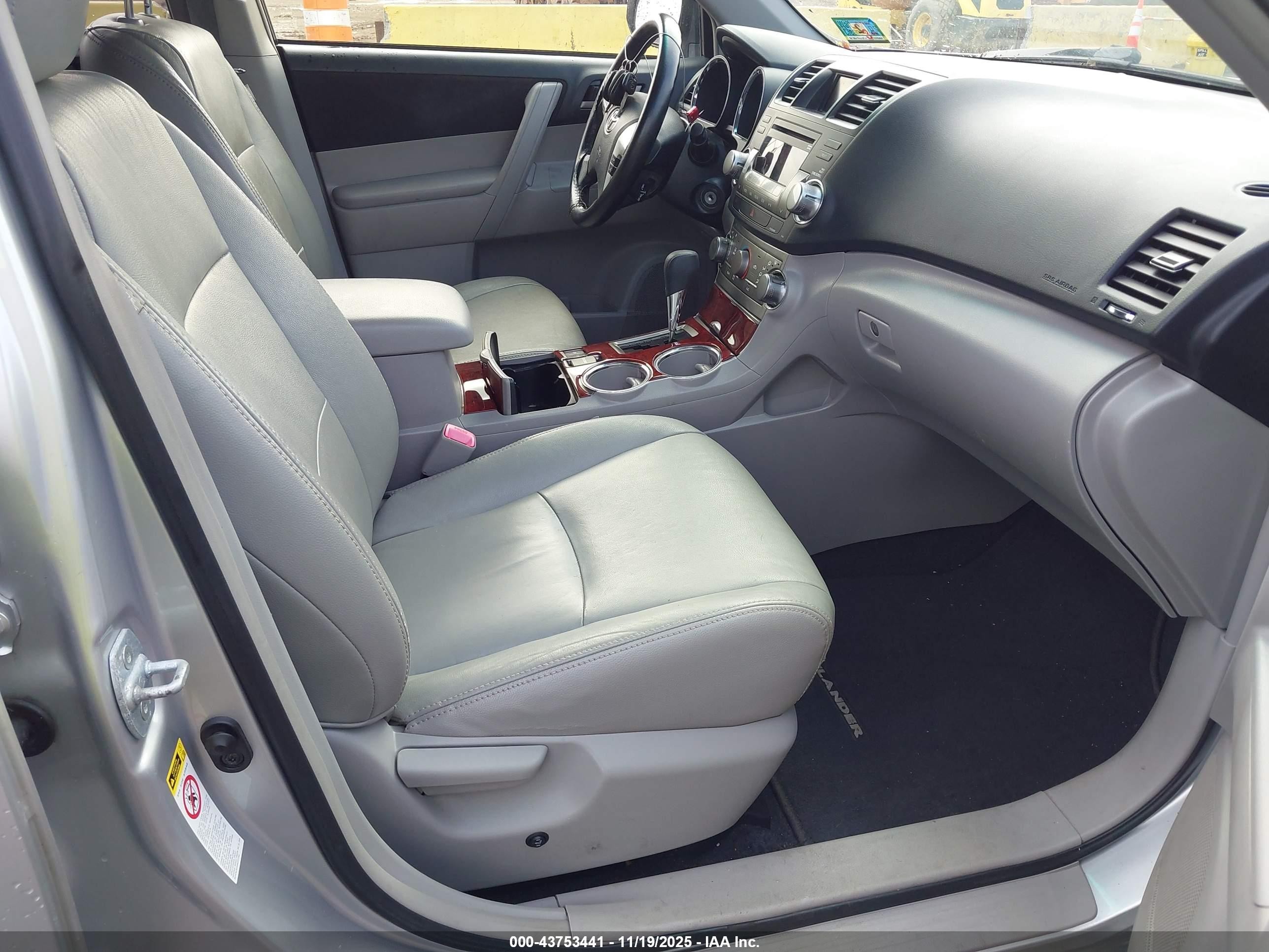 2011 Toyota Highlander Hybrid Base V6 Silver vin: JTEBC3EH5B2002376