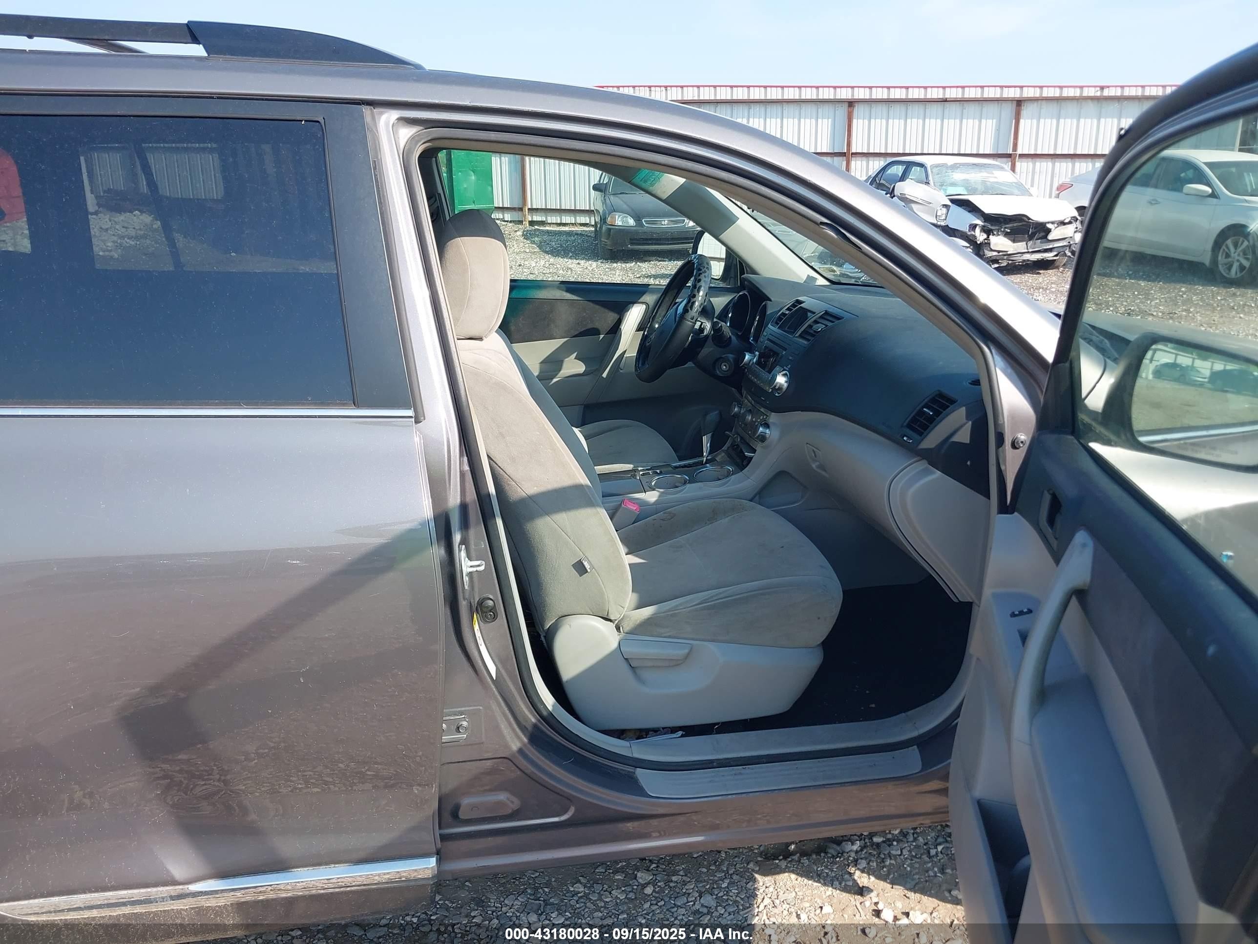 2011 Toyota Highlander Hybrid Base V6 Gray vin: JTEBC3EH5B2002975