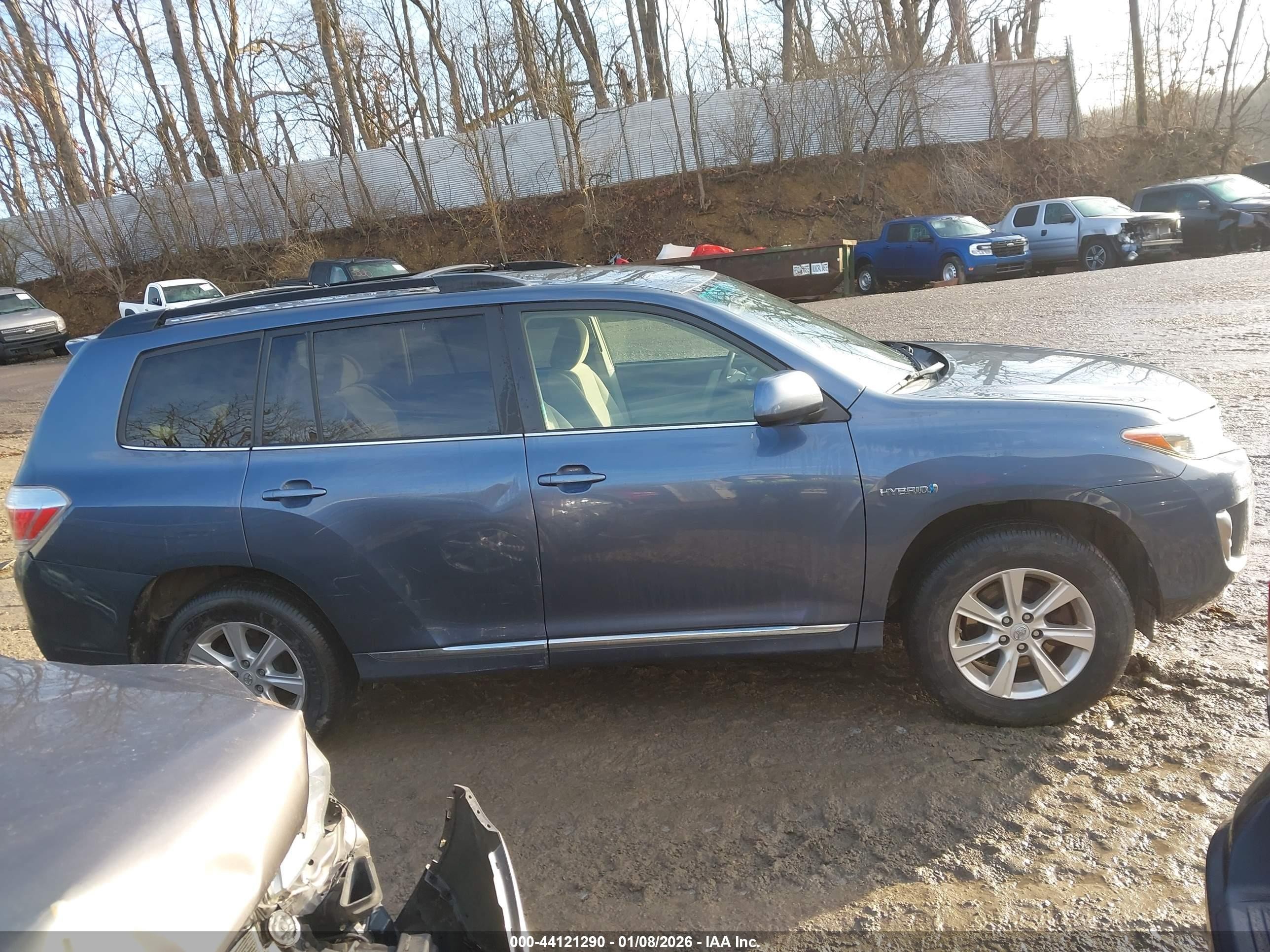 2013 Toyota Highlander Hybrid Base V6 Blue vin: JTEBC3EH5D2017155