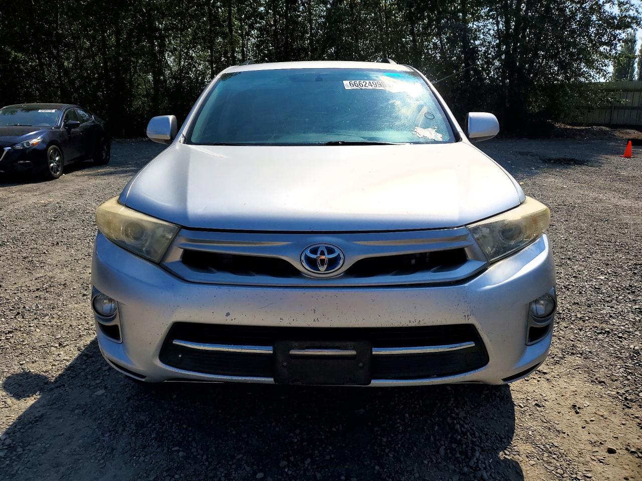 2011 Toyota Highlander Hybrid Silver vin: JTEBC3EH6B2001981