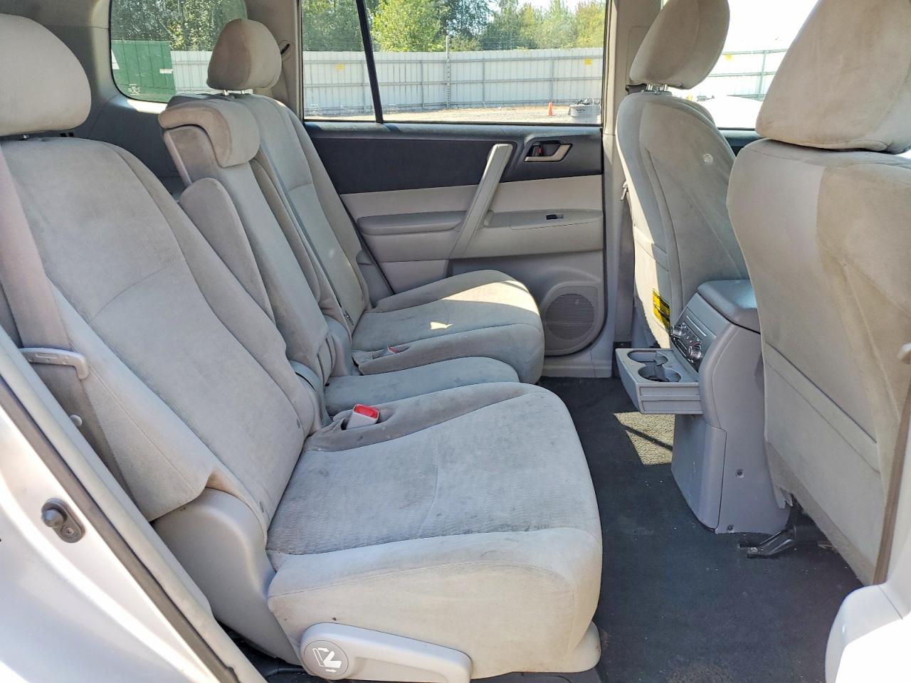 2011 Toyota Highlander Hybrid Silver vin: JTEBC3EH6B2001981