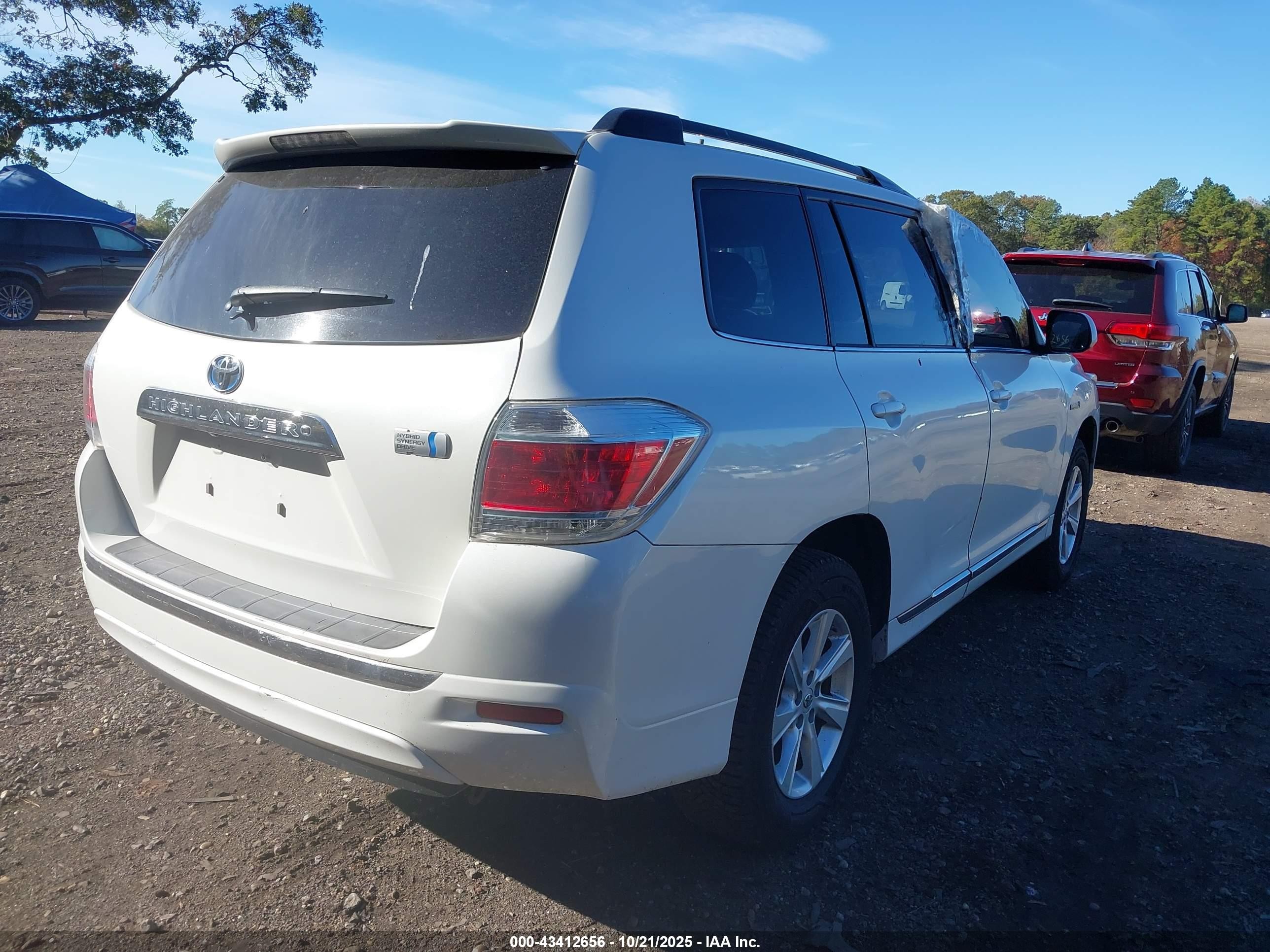 2013 Toyota Highlander Hybrid Base V6 White vin: JTEBC3EH7D2016587