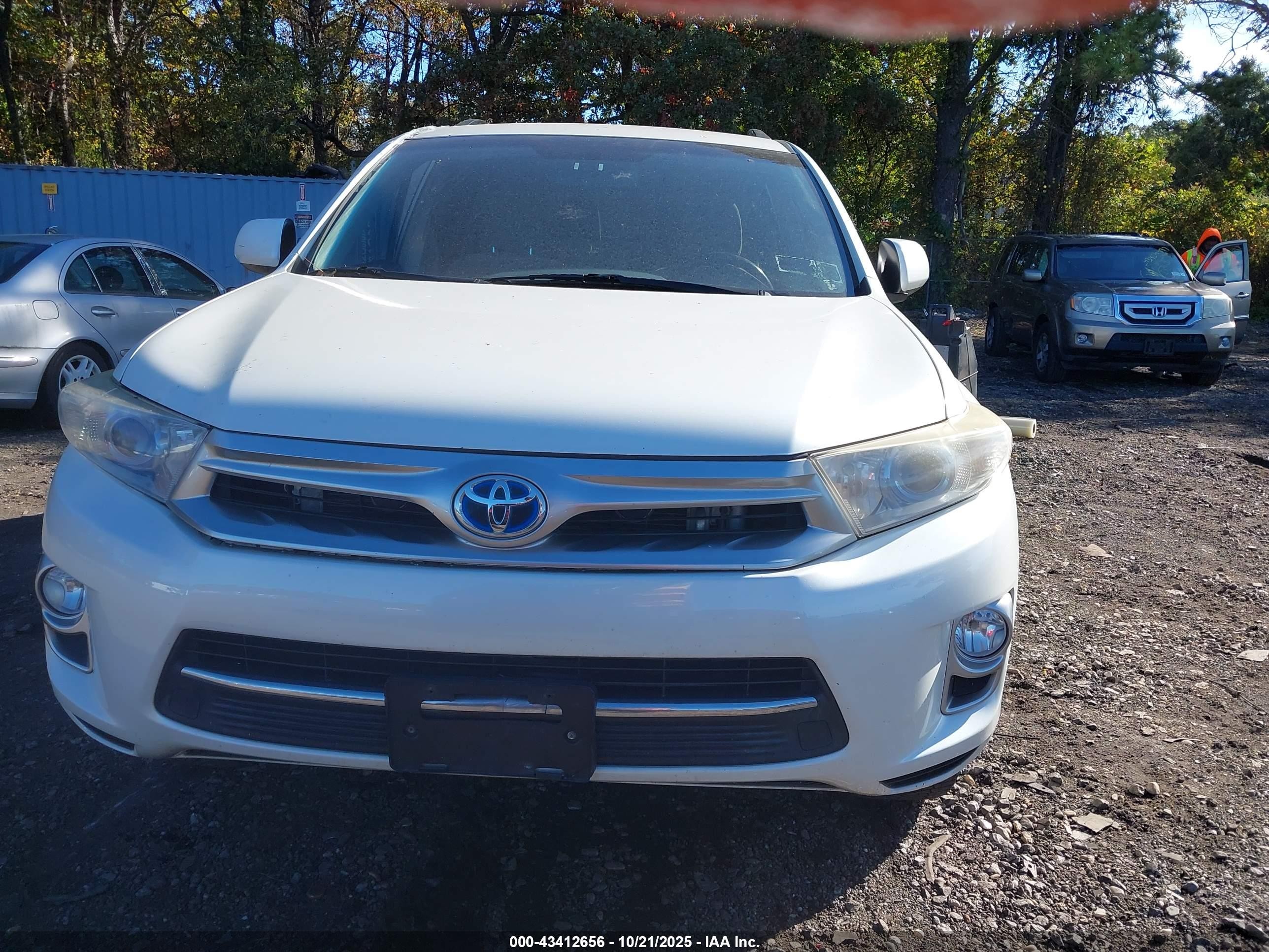2013 Toyota Highlander Hybrid Base V6 White vin: JTEBC3EH7D2016587