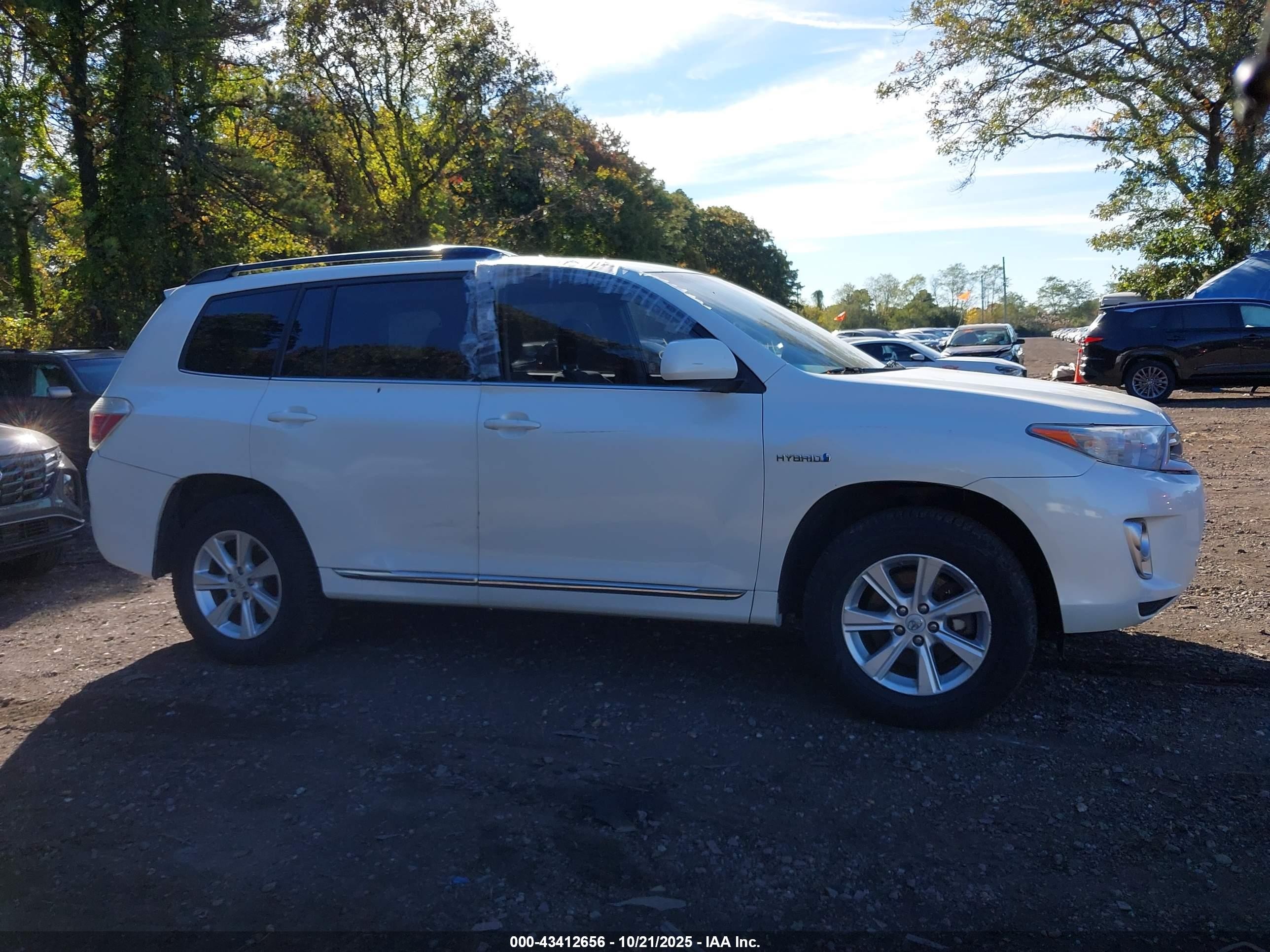2013 Toyota Highlander Hybrid Base V6 White vin: JTEBC3EH7D2016587
