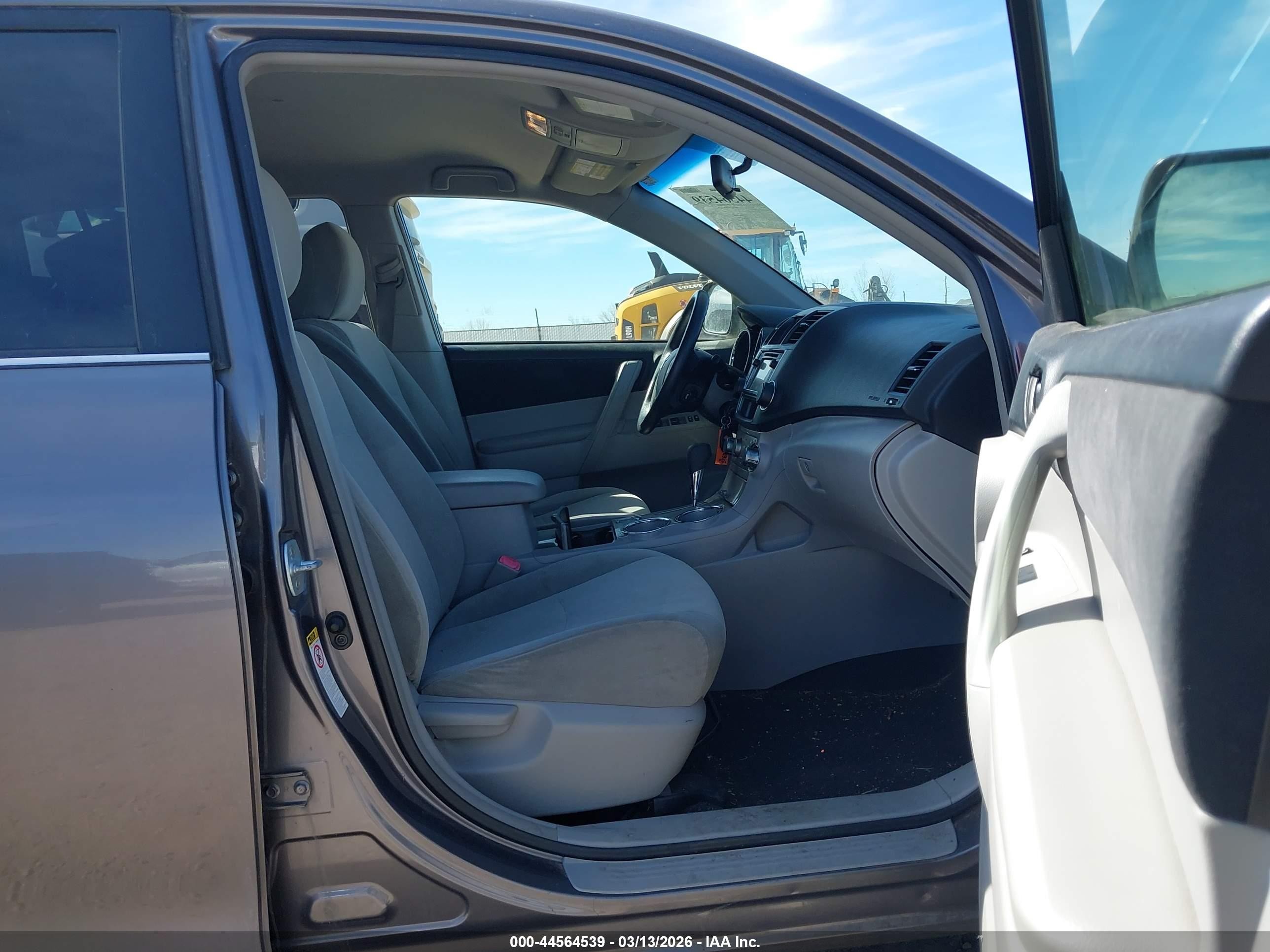 2013 Toyota Highlander Hybrid Base V6 Silver vin: JTEBC3EH8D2015268