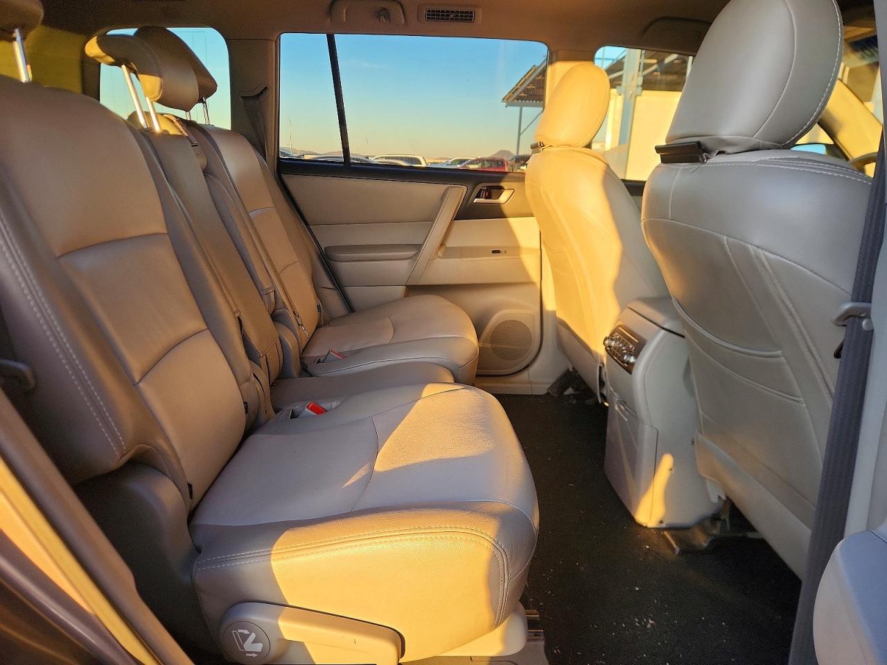 2013 Toyota Highlander Hybrid Gray vin: JTEBC3EH8D2016078