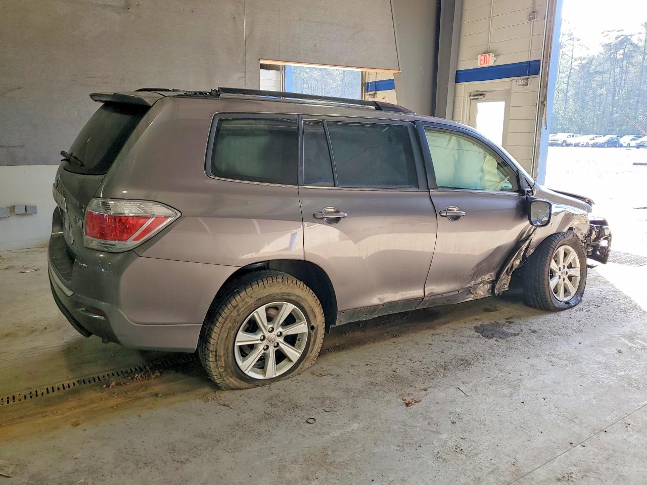 2013 Toyota Highlander Hybrid Base Gray vin: JTEBC3EH8D2018882