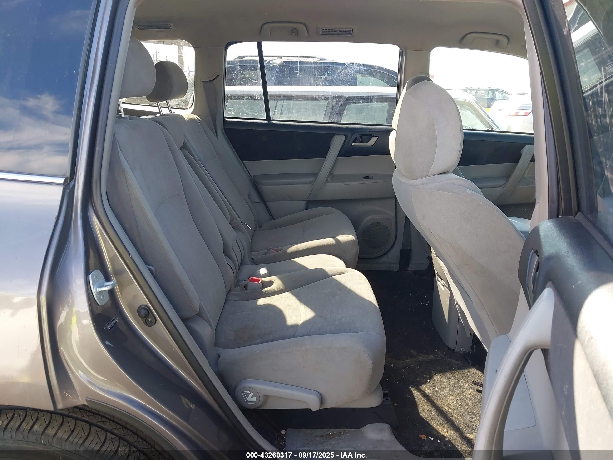 2011 Toyota Highlander Hybrid Base V6 Gray vin: JTEBC3EH9B2002249