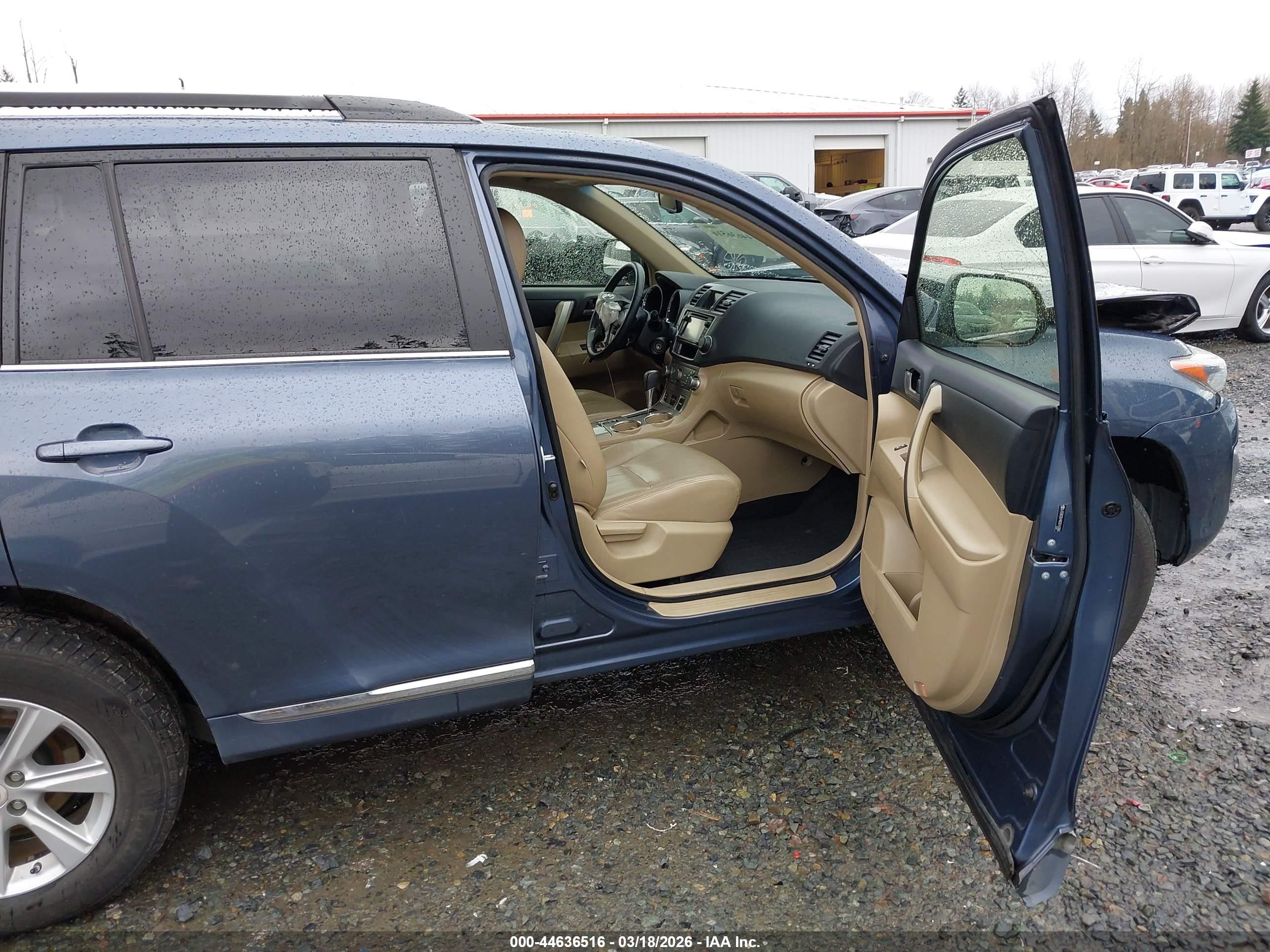 2013 Toyota Highlander Hybrid Base V6 Blue vin: JTEBC3EH9D2014386