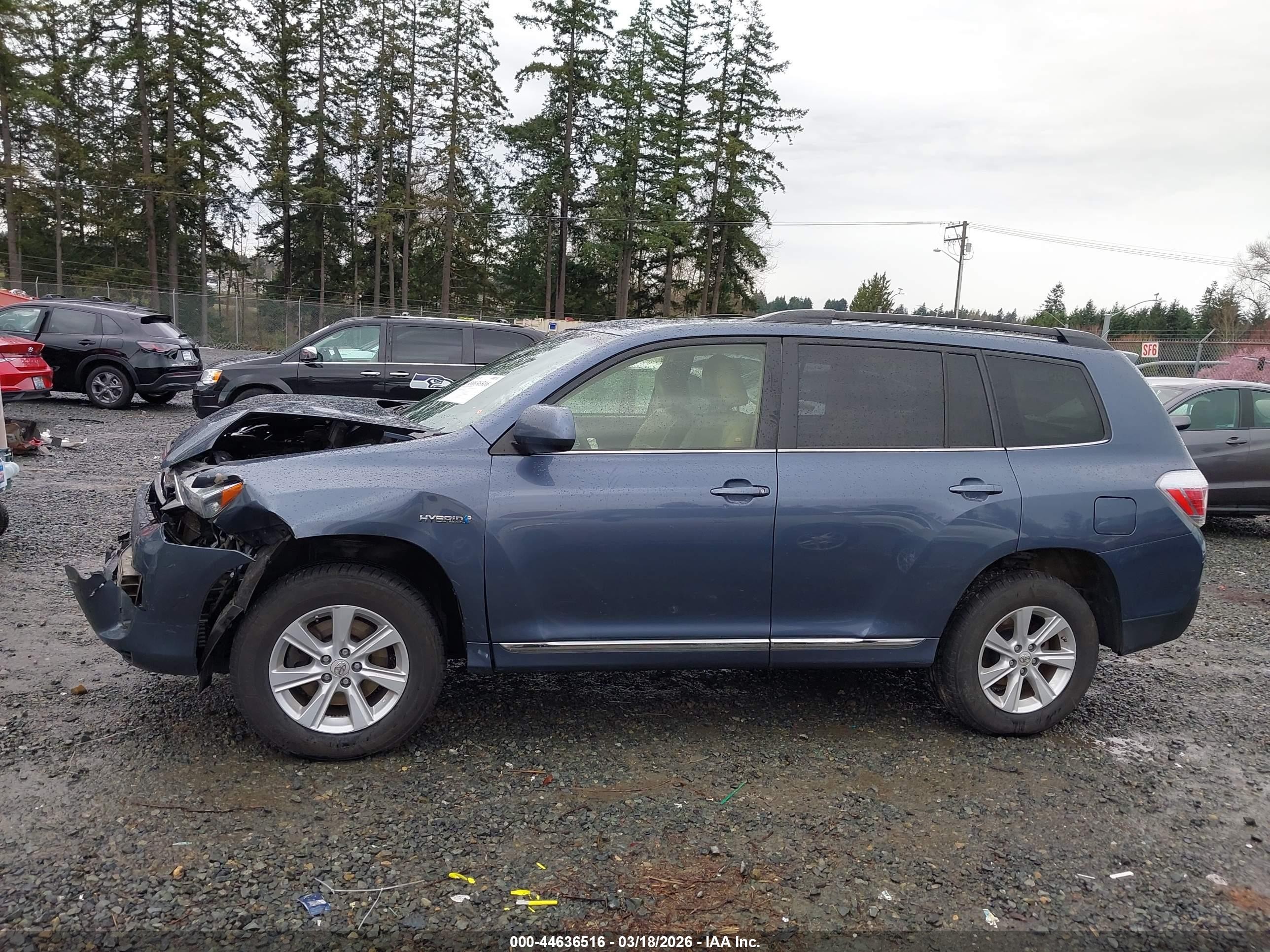 2013 Toyota Highlander Hybrid Base V6 Blue vin: JTEBC3EH9D2014386