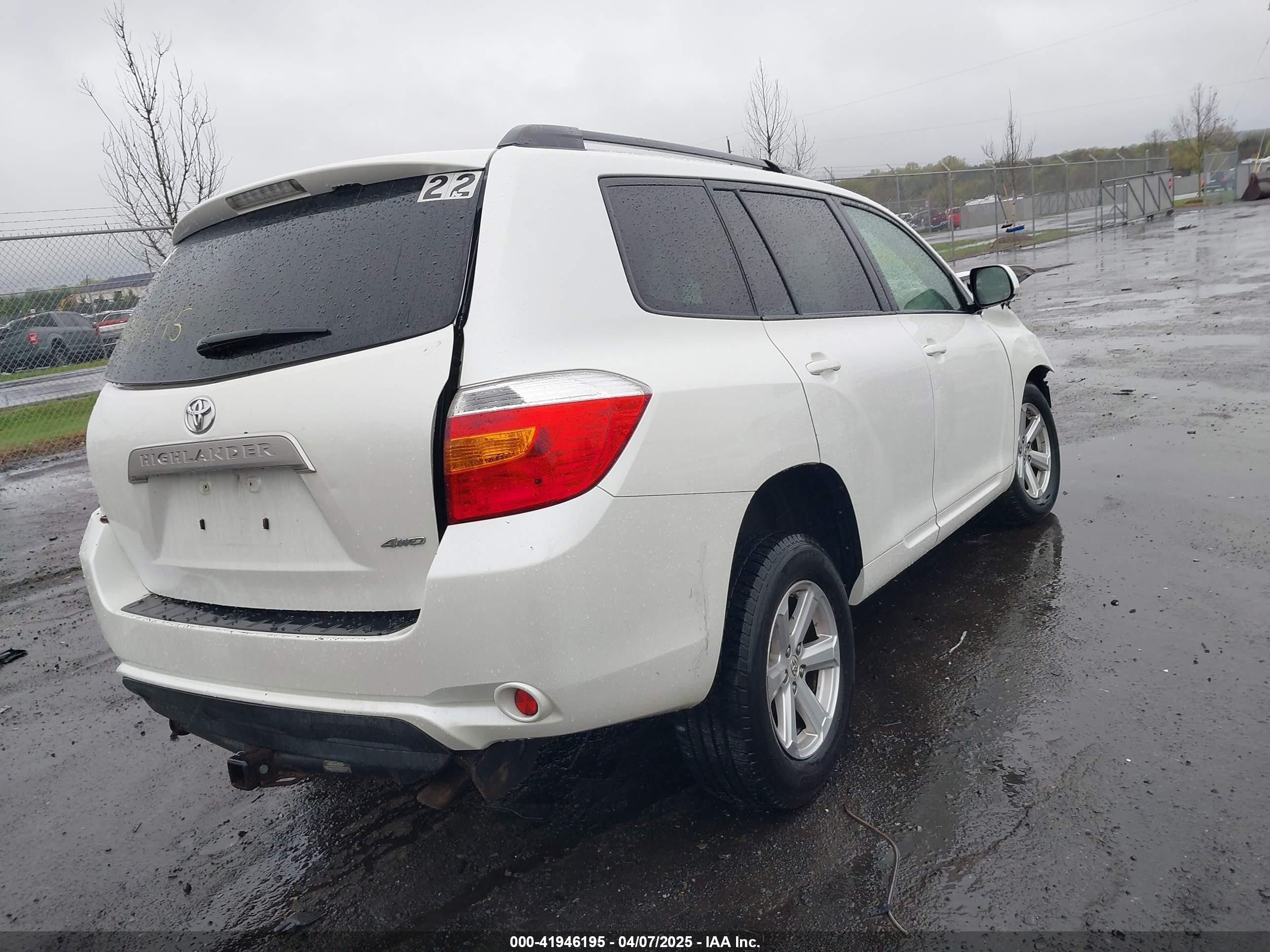 2010 Toyota Highlander Base V6 White vin: JTEBK3EH2A2154469
