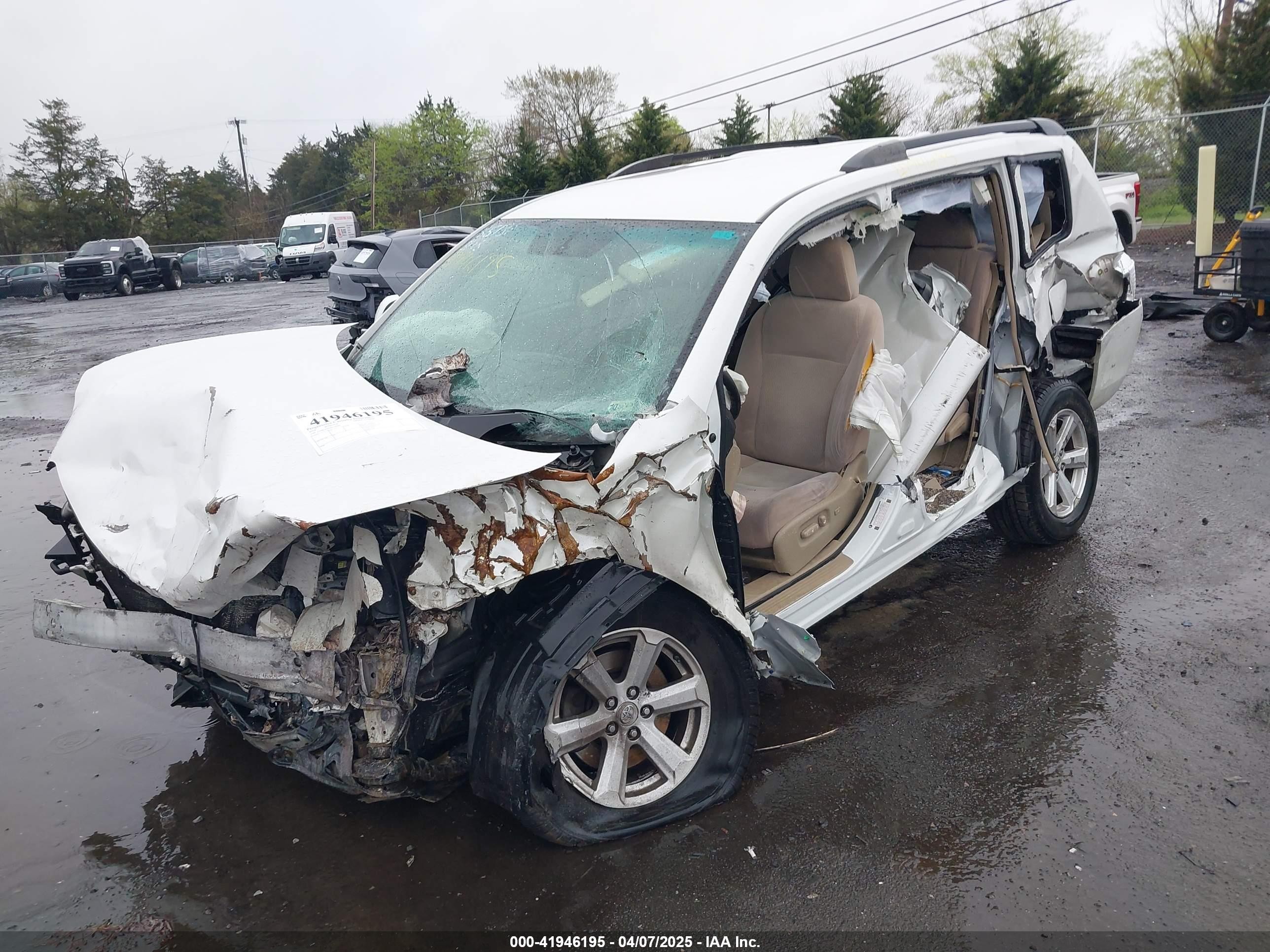 2010 Toyota Highlander Base V6 White vin: JTEBK3EH2A2154469