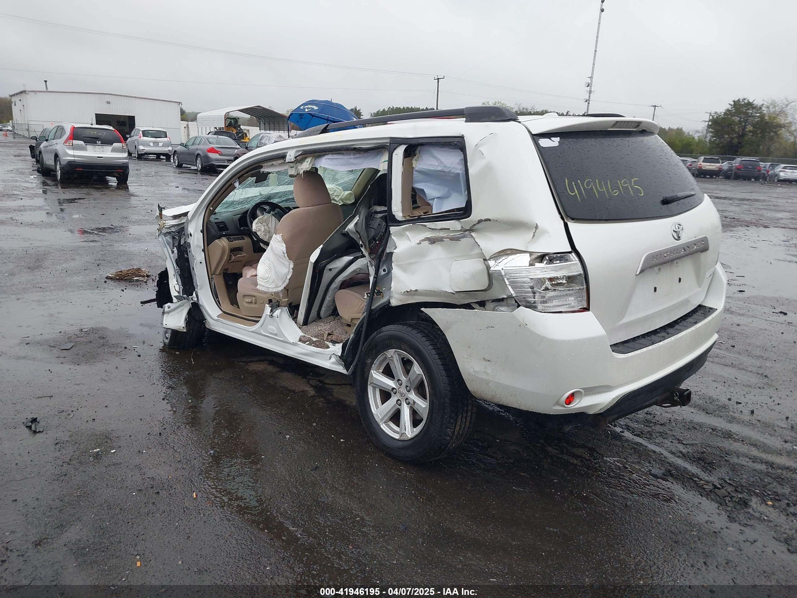 2010 Toyota Highlander Base V6 White vin: JTEBK3EH2A2154469
