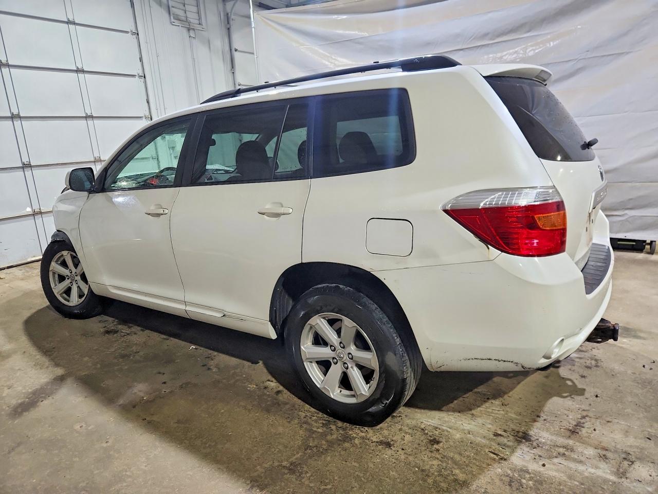 2010 Toyota Highlander Base White vin: JTEBK3EH9A2156221