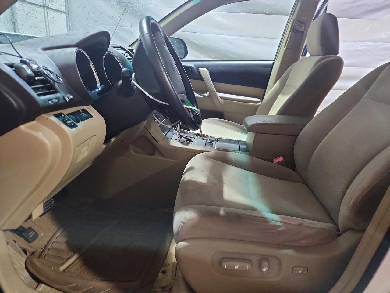 2010 Toyota Highlander Base White vin: JTEBK3EH9A2156221